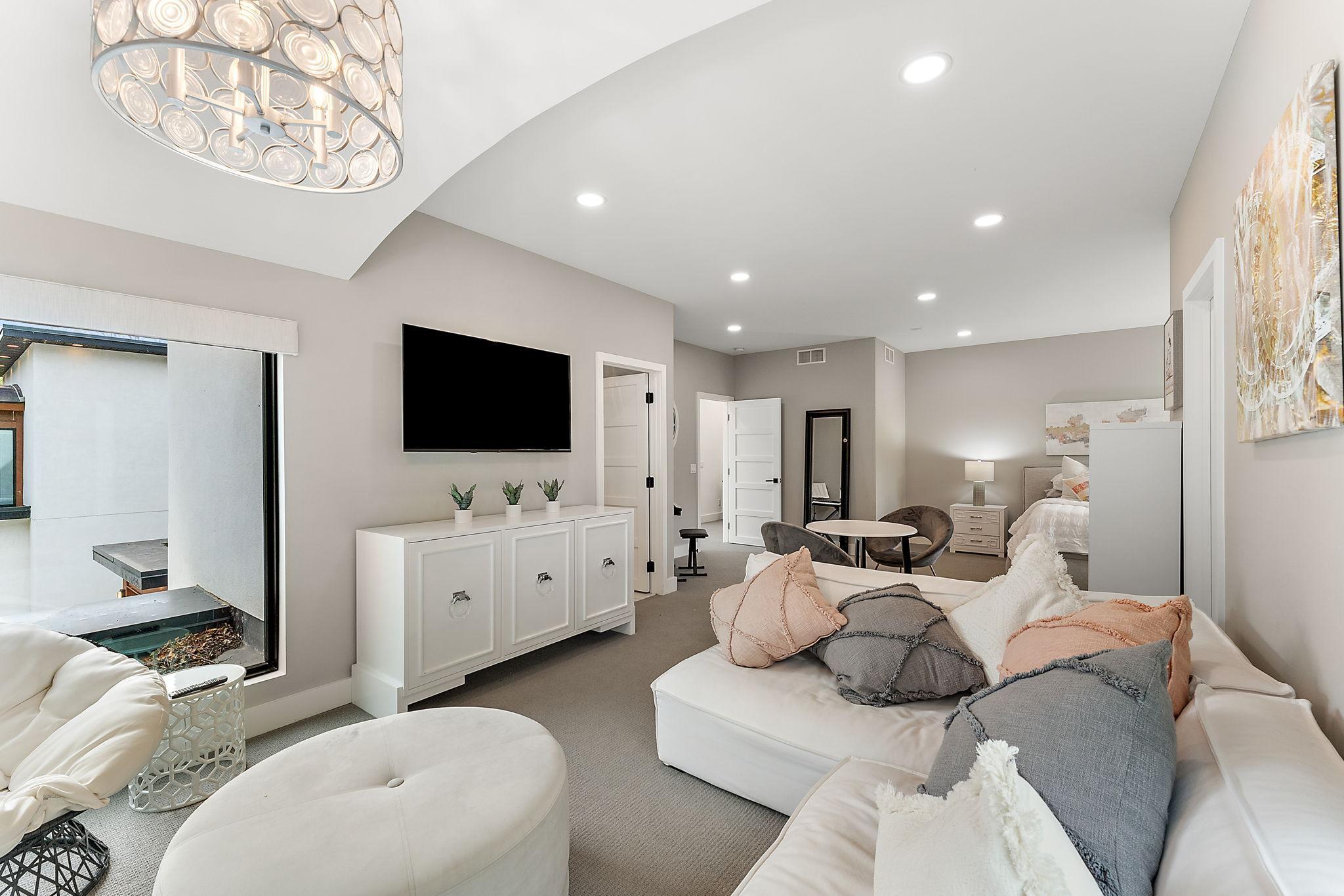 Wayzata, Minnesota, 55391, United States, 8 Bedrooms Bedrooms, ,11 BathroomsBathrooms,Residential,Active,1959932