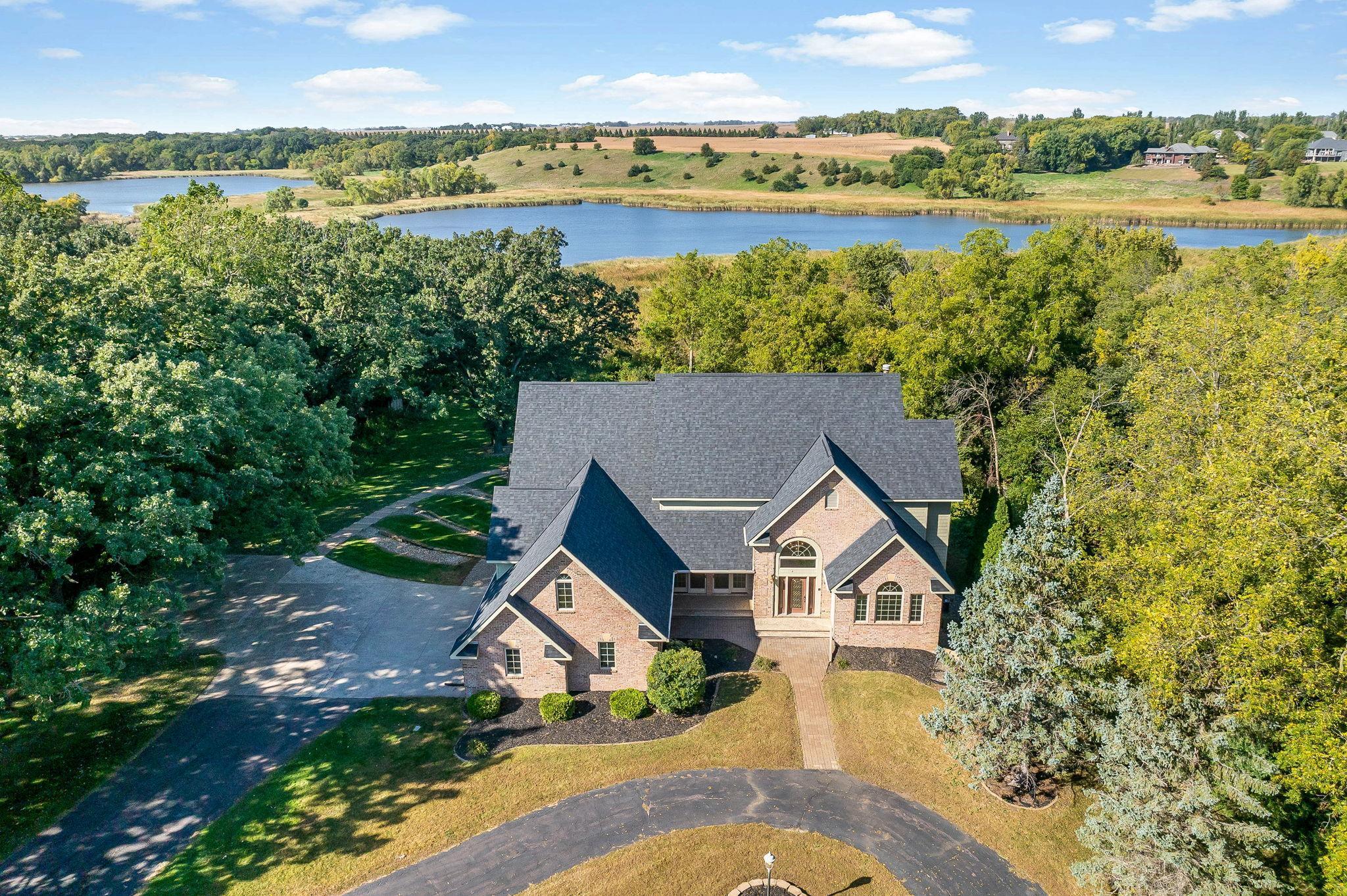 Fairmont, Minnesota, 56031, United States, 5 Bedrooms Bedrooms, ,6 BathroomsBathrooms,Residential,Active,1953012
