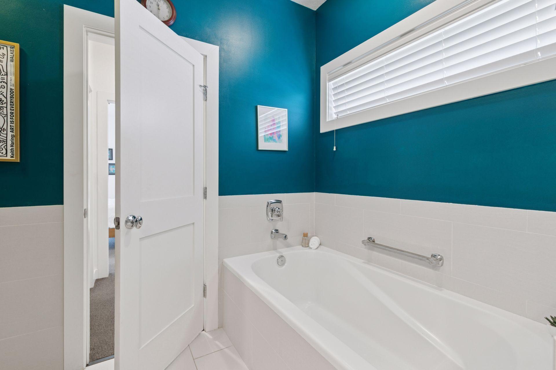 Minneapolis, Minnesota, 55410, United States, 5 Bedrooms Bedrooms, ,5 BathroomsBathrooms,Residential,Active,1929403