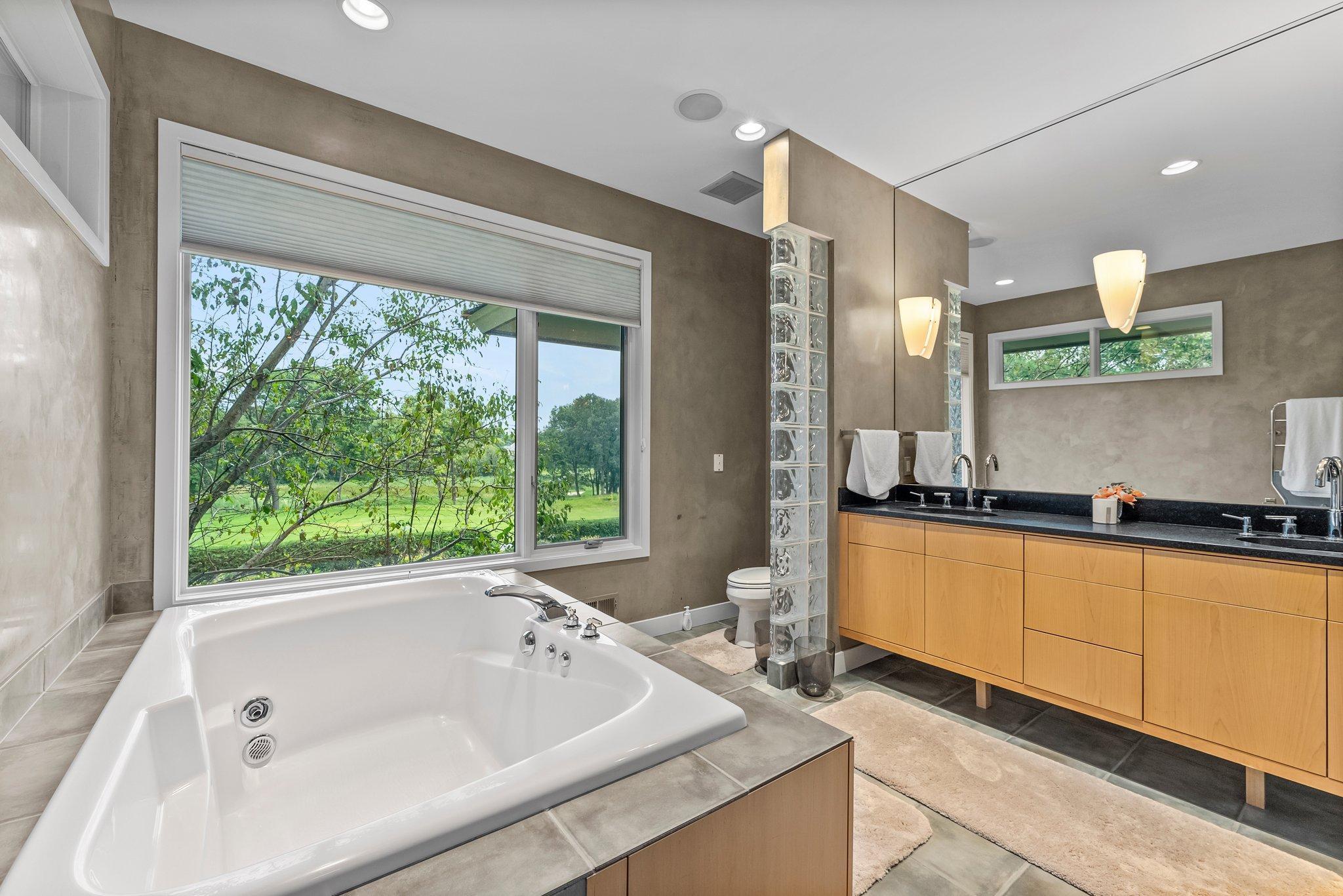 Eden Prairie, Minnesota, 55347, United States, ,4 BathroomsBathrooms,Residential,Active,1764072