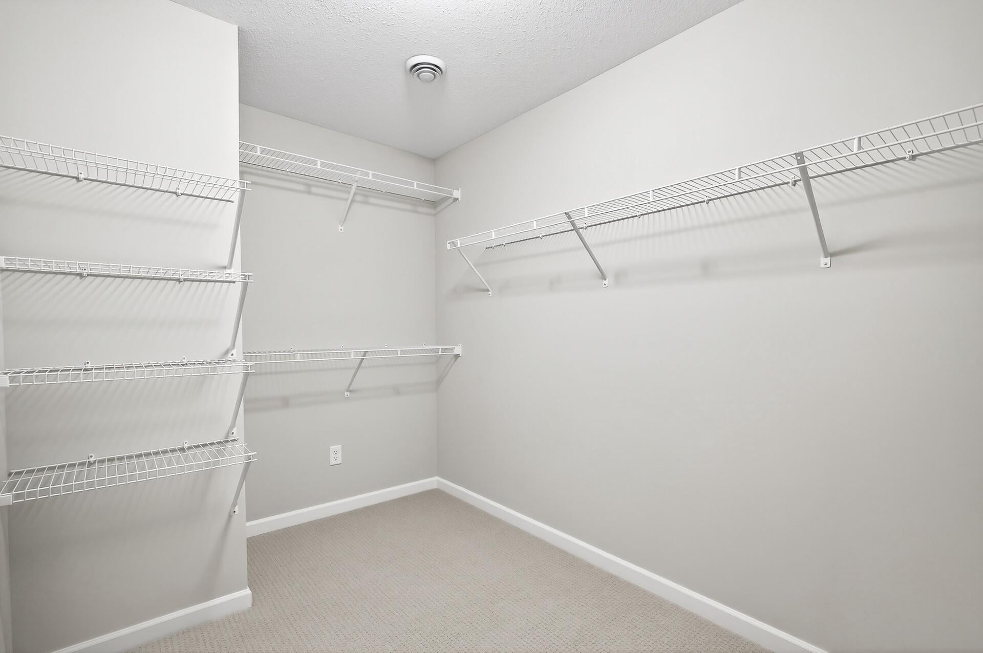 Saint Paul, Minnesota, 55116, United States, 4 Bedrooms Bedrooms, ,4 BathroomsBathrooms,Residential,Active,2003561