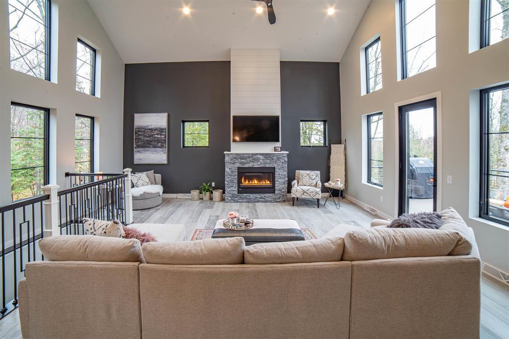 Duluth, Minnesota, 55811, United States, 3 Bedrooms Bedrooms, ,3 BathroomsBathrooms,Residential,Active,1963384