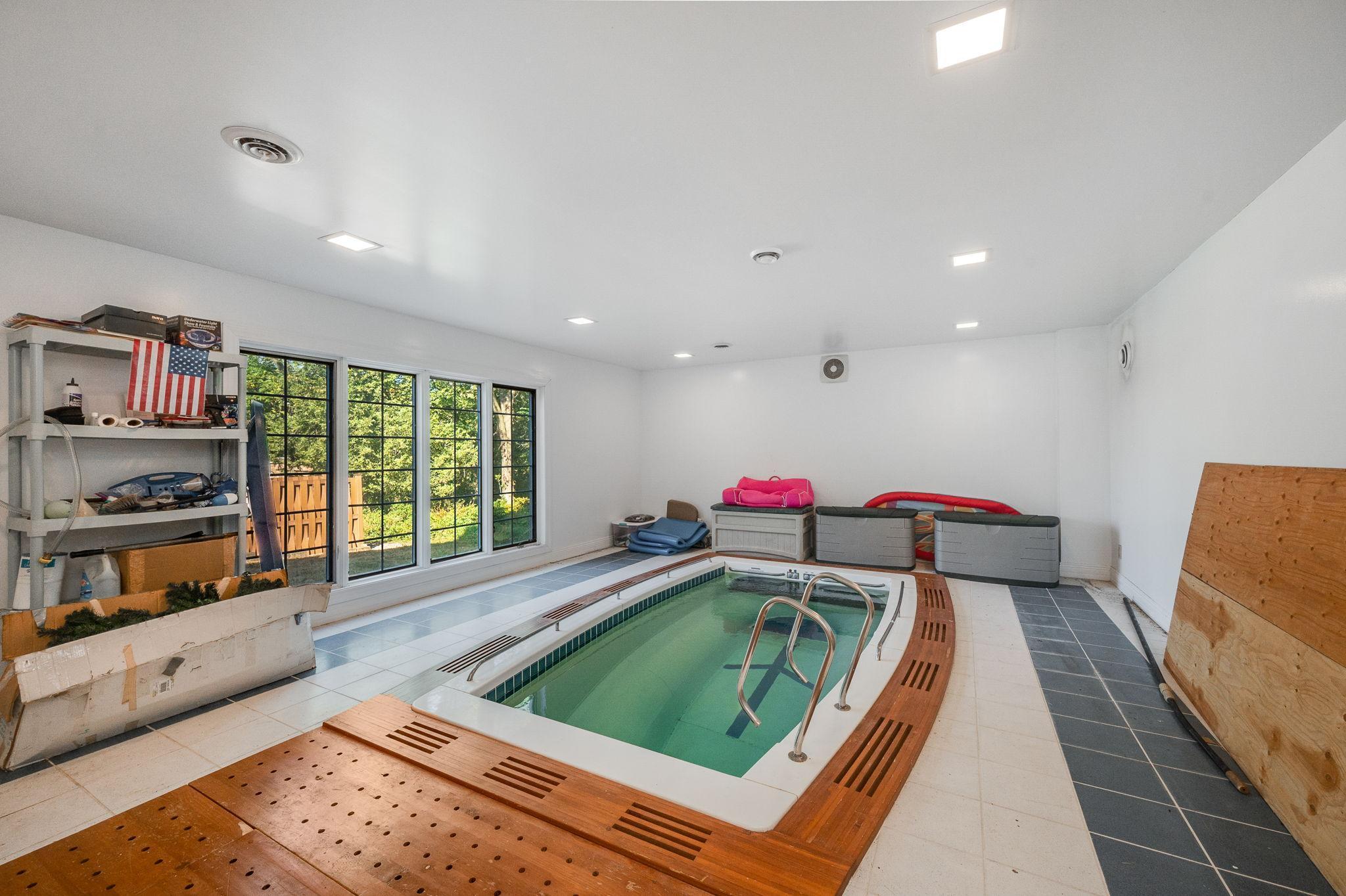 Fairmont, Minnesota, 56031, United States, 5 Bedrooms Bedrooms, ,6 BathroomsBathrooms,Residential,Active,1953012