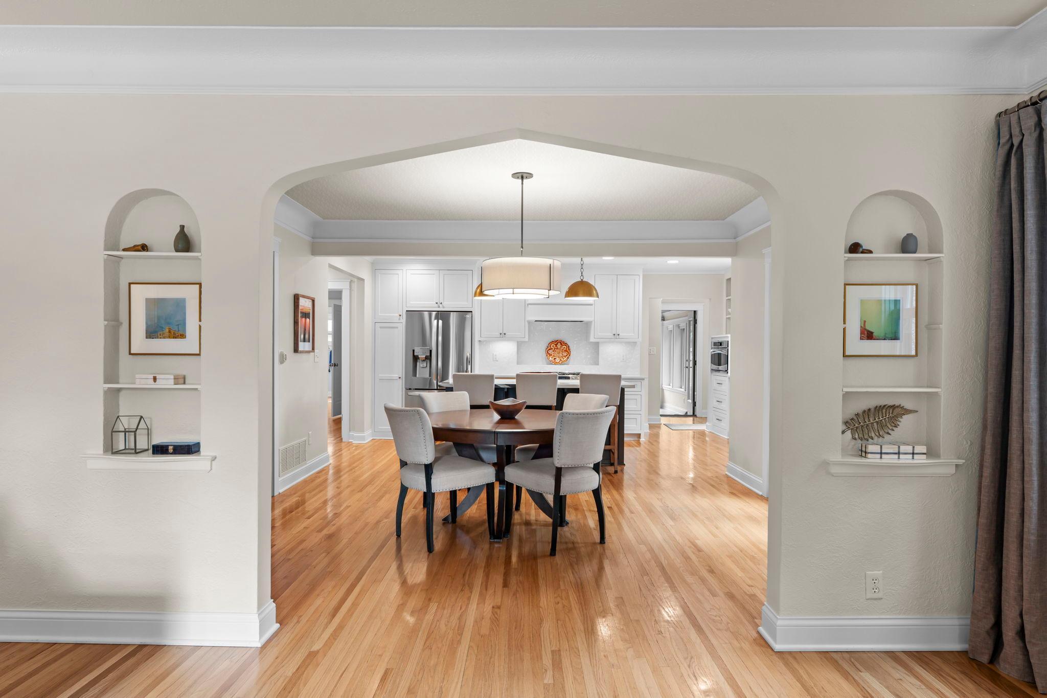 Saint Paul, Minnesota, 55116, United States, 4 Bedrooms Bedrooms, ,4 BathroomsBathrooms,Residential,Pending,1941368
