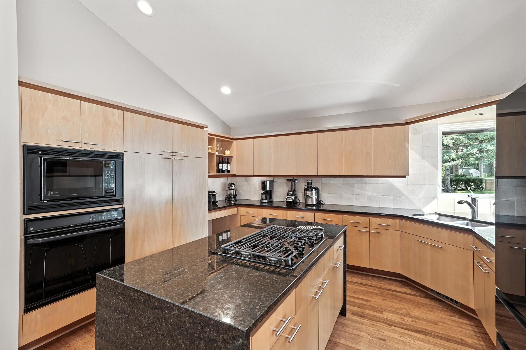 Minnetonka, Minnesota, 55345, United States, 5 Bedrooms Bedrooms, ,3 BathroomsBathrooms,Residential,Active,1971001