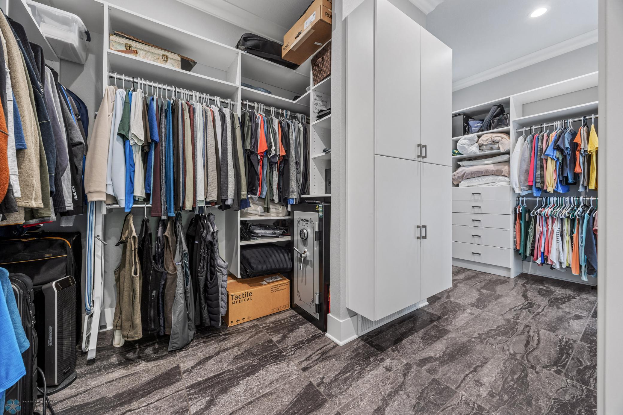 Fargo, North Dakota, 58104, United States, 5 Bedrooms Bedrooms, ,7 BathroomsBathrooms,Residential,Active,1941361