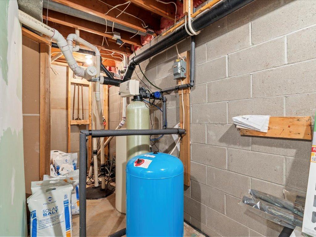 Merrifield, Minnesota, 56465, United States, 6 Bedrooms Bedrooms, ,4 BathroomsBathrooms,Residential,Active,1934819