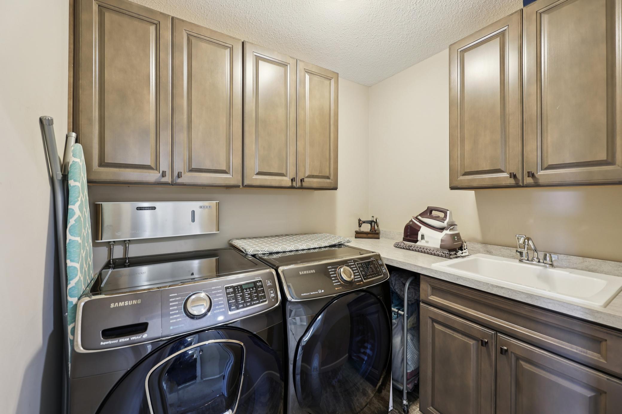 Eden Prairie, Minnesota, 55347, United States, 5 Bedrooms Bedrooms, ,6 BathroomsBathrooms,Residential,Active,2006884