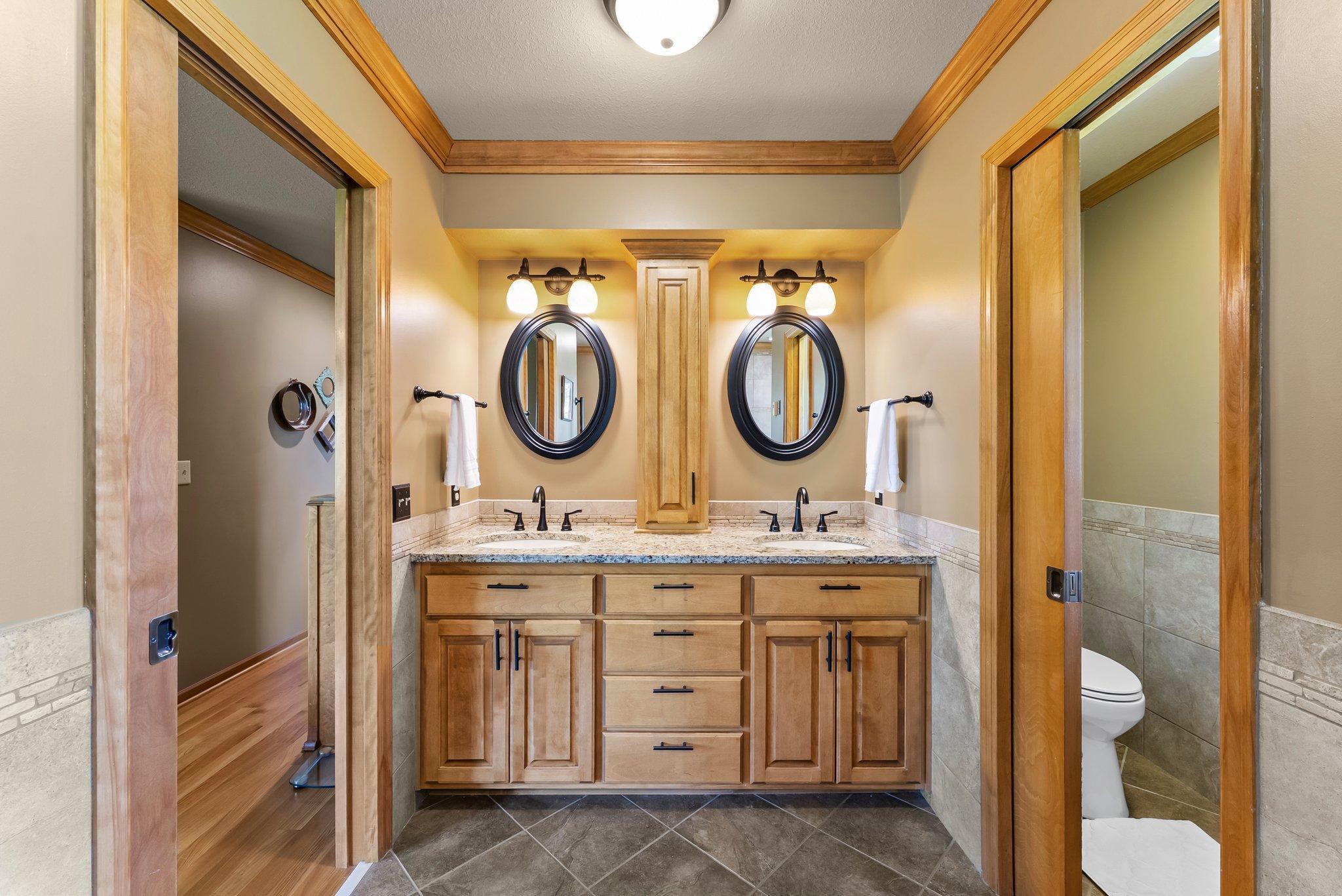 Northfield, Minnesota, 55057, United States, ,3 BathroomsBathrooms,Residential,Active,1843421
