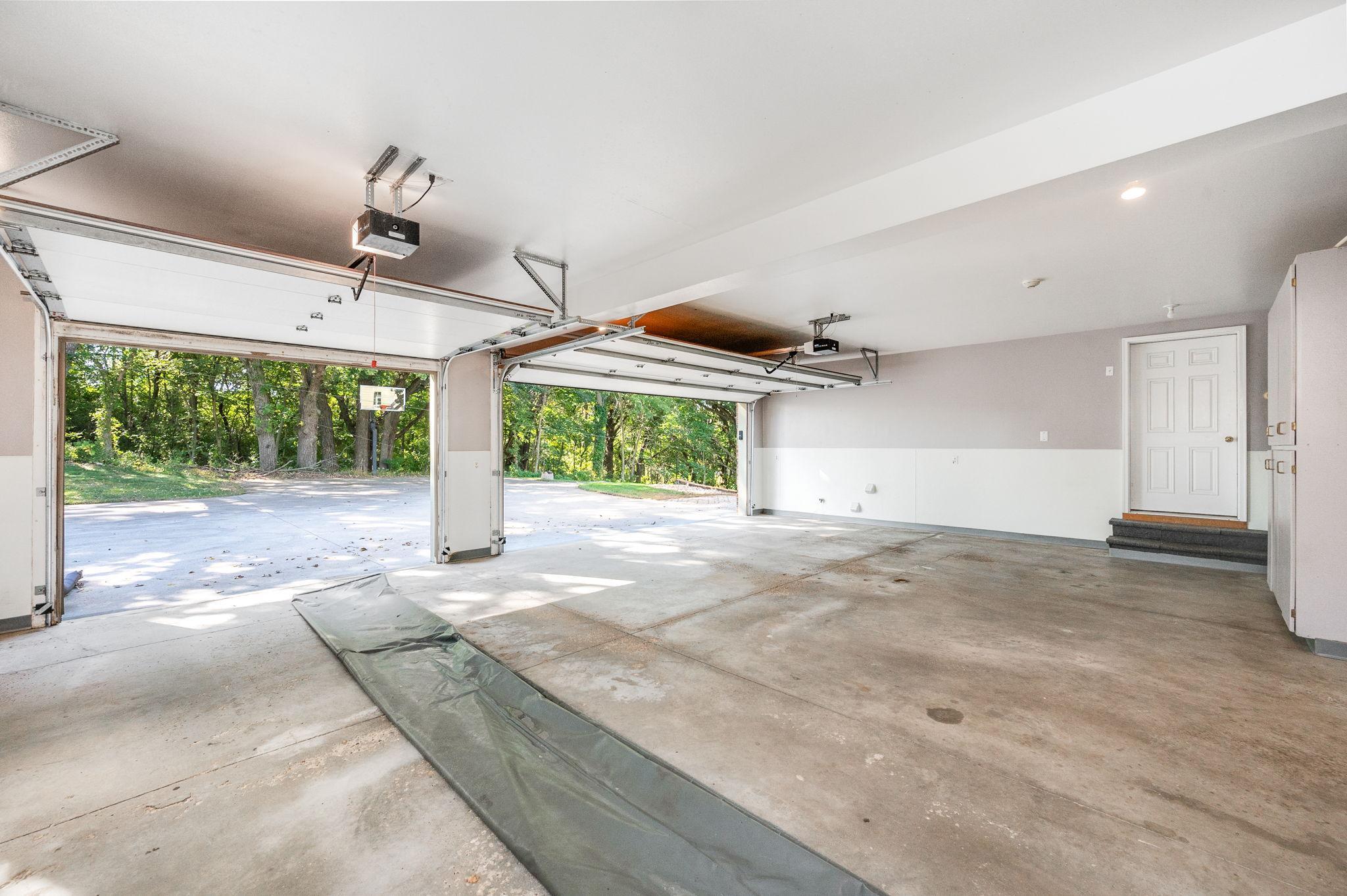 Fairmont, Minnesota, 56031, United States, 5 Bedrooms Bedrooms, ,6 BathroomsBathrooms,Residential,Active,1953012