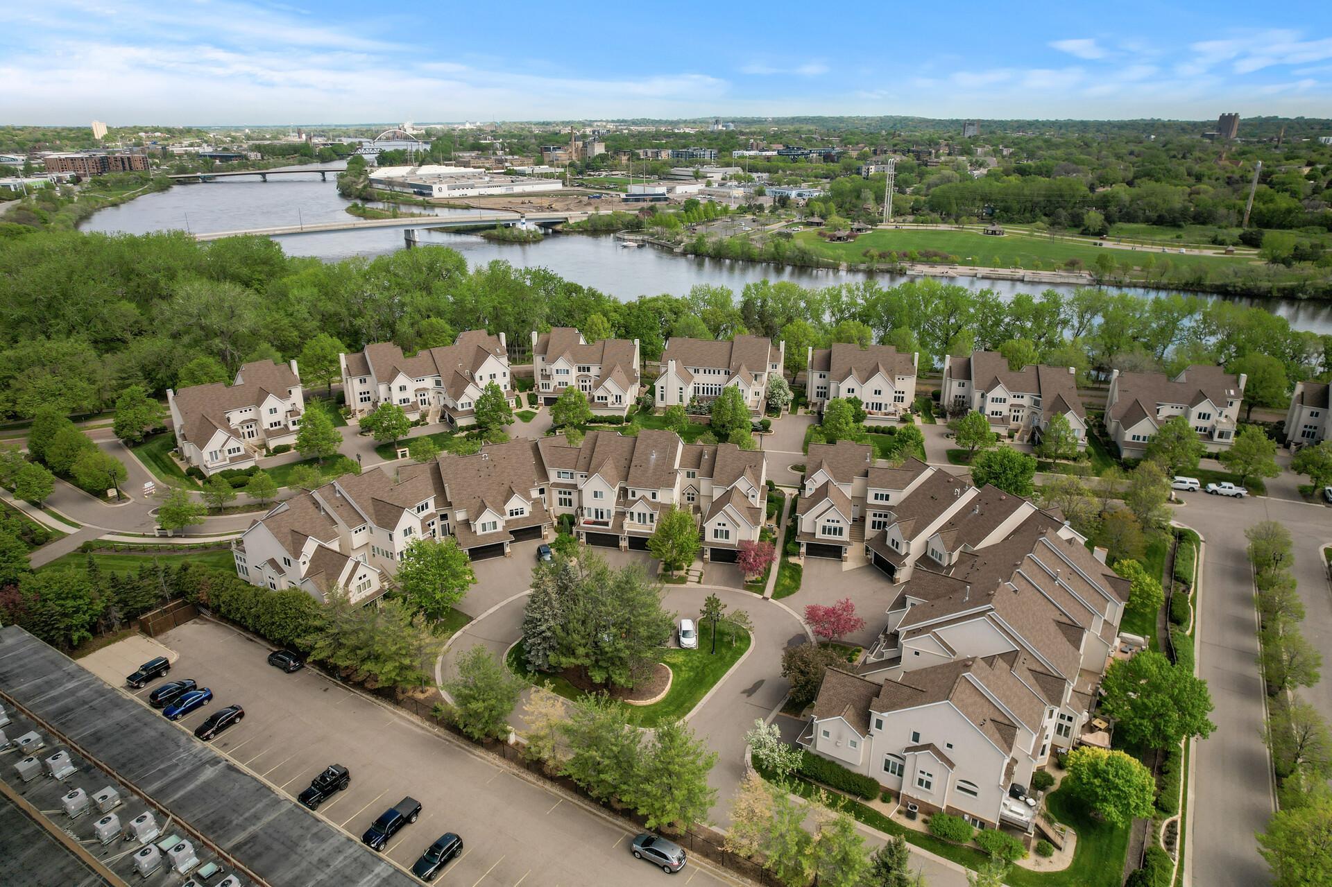 Minneapolis, Minnesota, 55401, United States, 4 Bedrooms Bedrooms, ,4 BathroomsBathrooms,Residential,Active,2003546