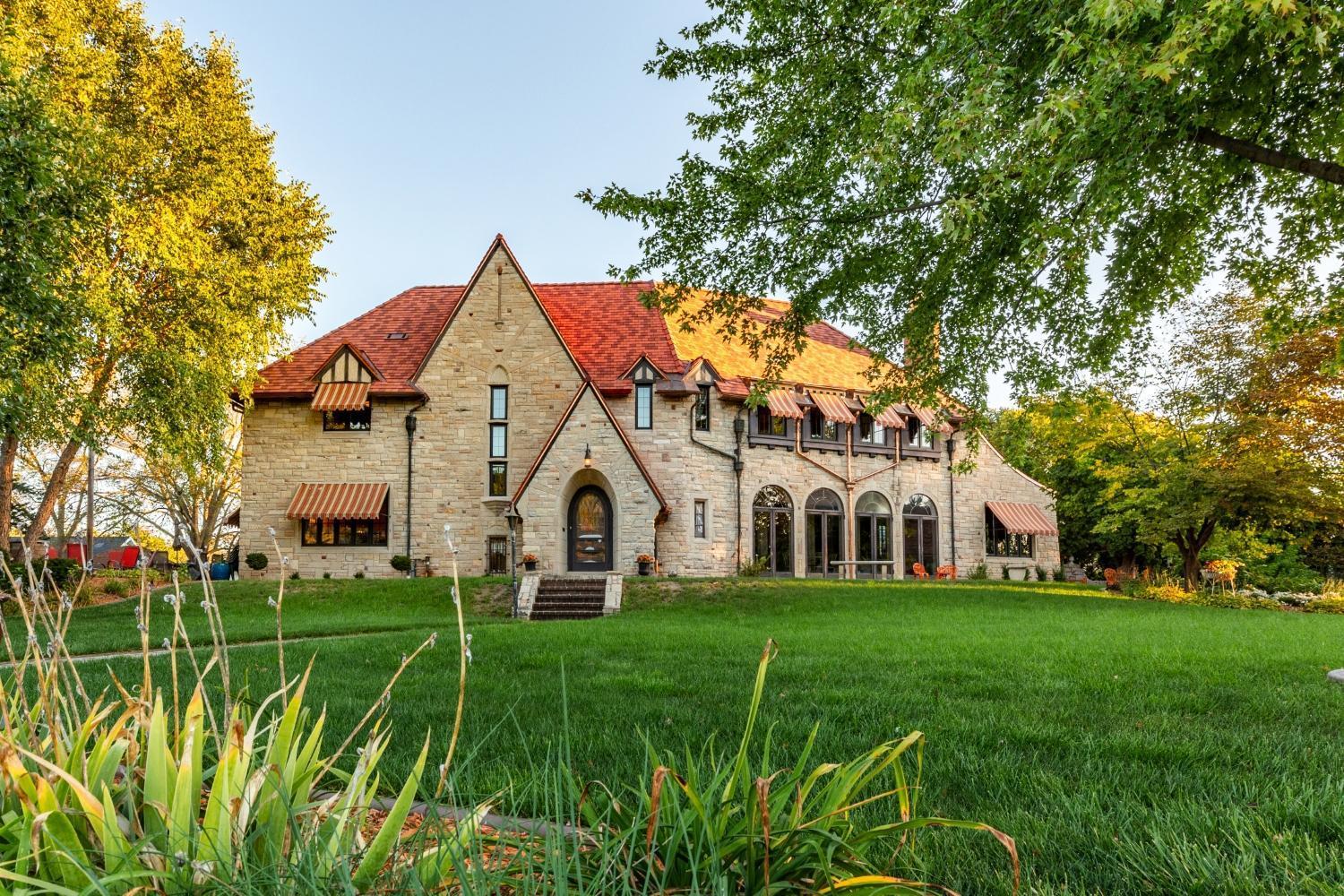 Winona, Minnesota, 55987, United States, 6 Bedrooms Bedrooms, ,6 BathroomsBathrooms,Residential,Active,1926925