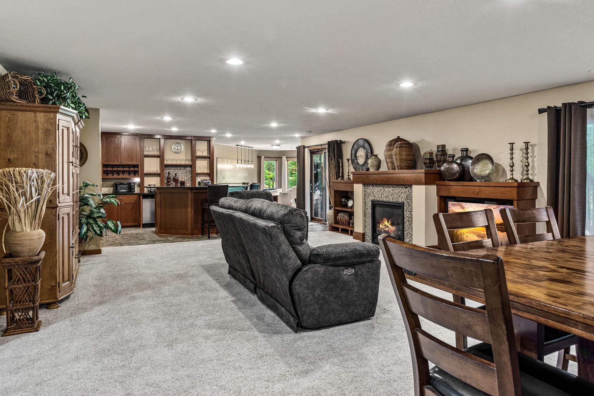 Rogers, Minnesota, 55374, United States, 5 Bedrooms Bedrooms, ,5 BathroomsBathrooms,Residential,Active,1914592