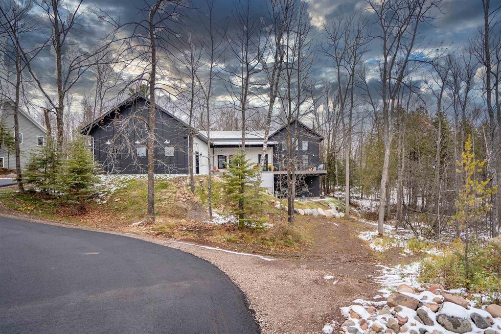 Duluth, Minnesota, 55811, United States, 3 Bedrooms Bedrooms, ,3 BathroomsBathrooms,Residential,Active,1963384