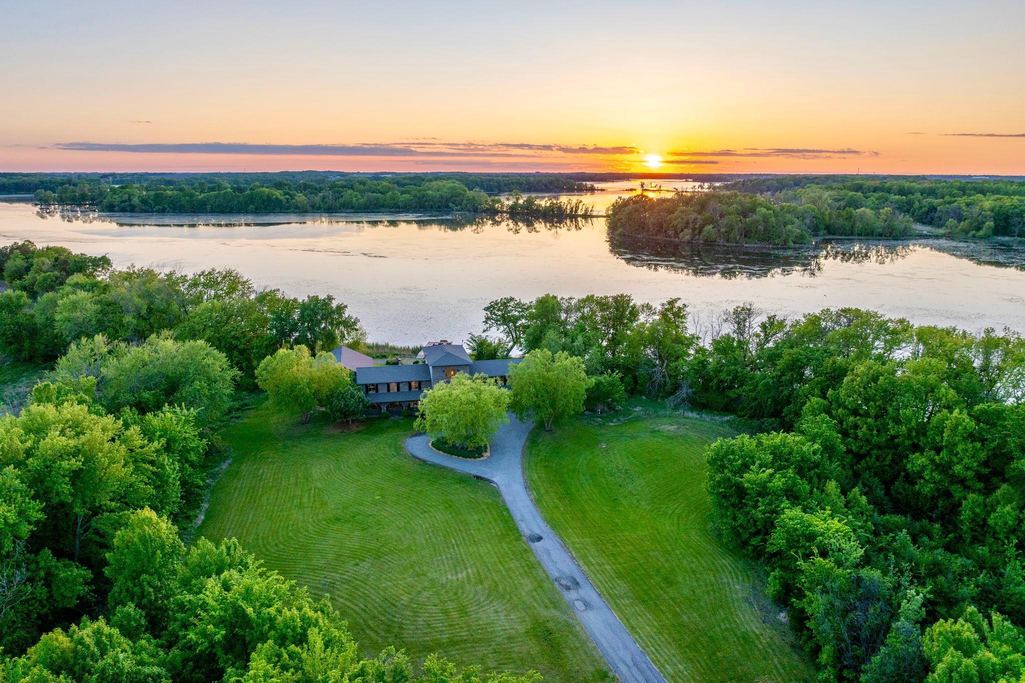 Elysian, Minnesota, 56028, United States, 6 Bedrooms Bedrooms, ,6 BathroomsBathrooms,Residential,Active,1831792