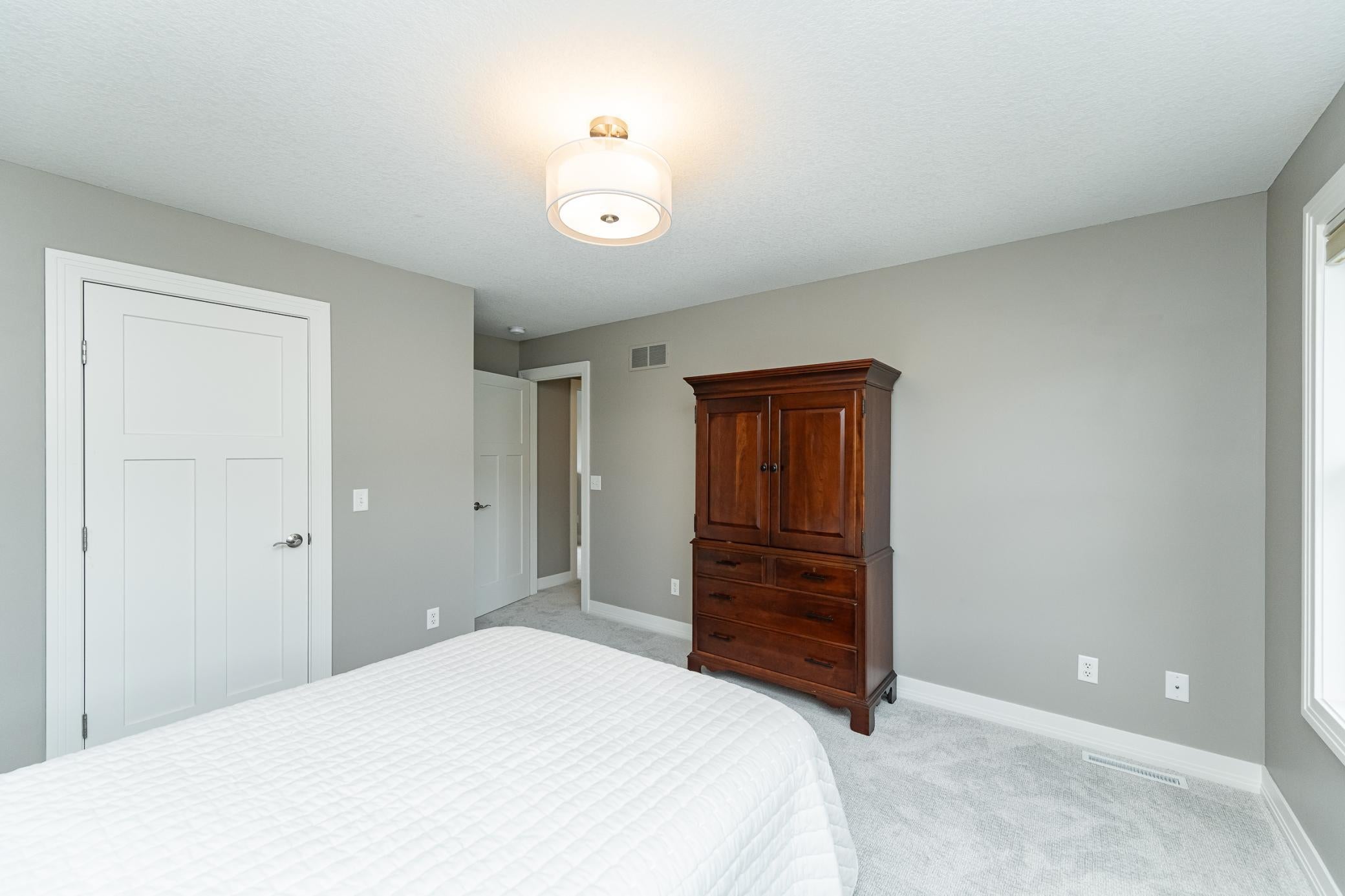 Rochester, Minnesota, 55902, United States, 6 Bedrooms Bedrooms, ,4 BathroomsBathrooms,Residential,Active,1888994