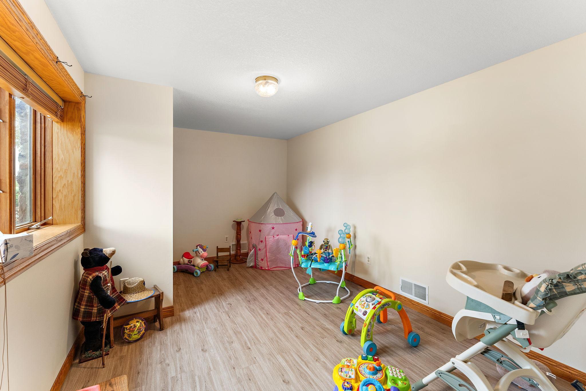 Faribault, Minnesota, 55021, United States, 4 Bedrooms Bedrooms, ,4 BathroomsBathrooms,Residential,Active,1909659