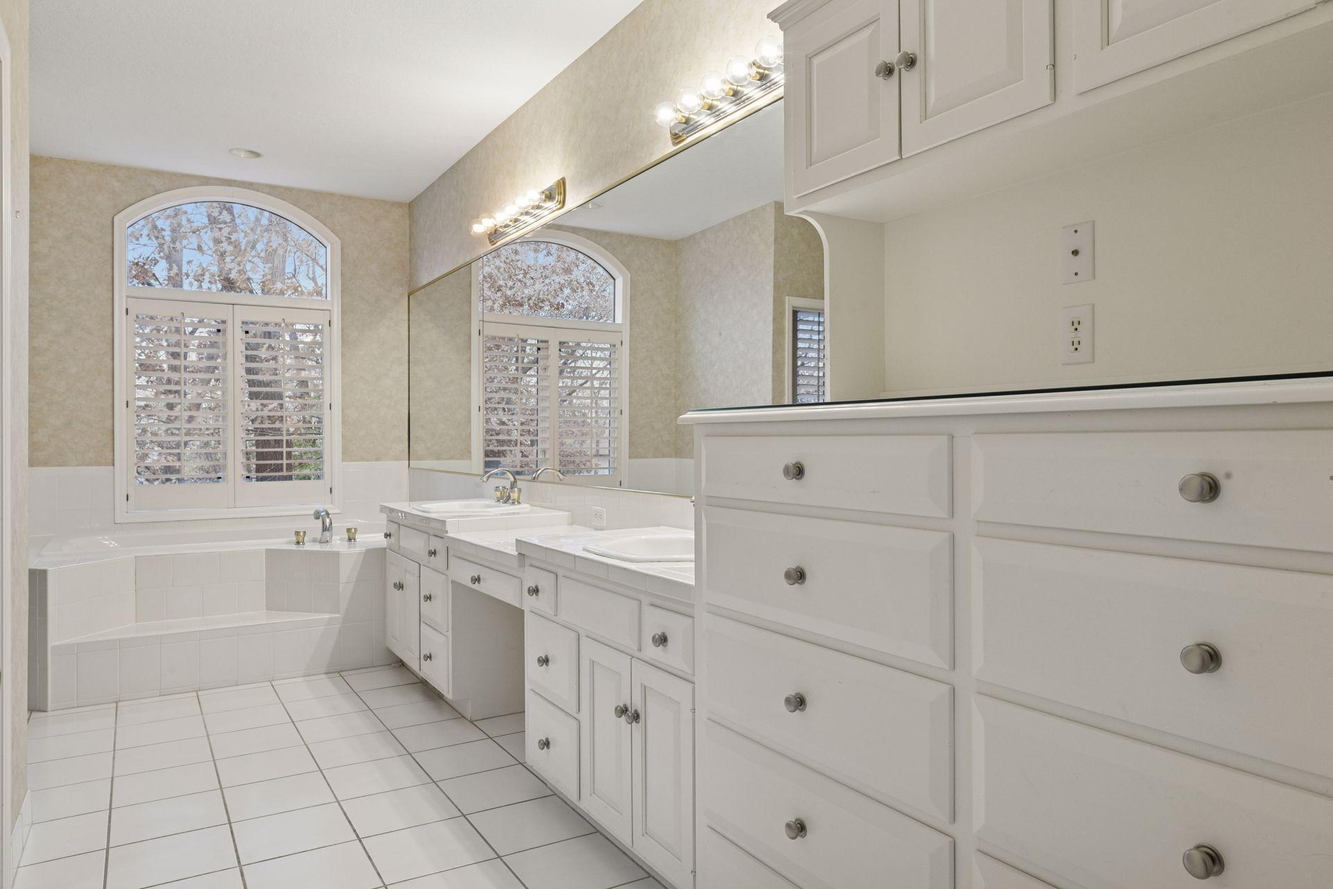 Excelsior, Minnesota, 55331, United States, 4 Bedrooms Bedrooms, ,4 BathroomsBathrooms,Residential,Active,1996287