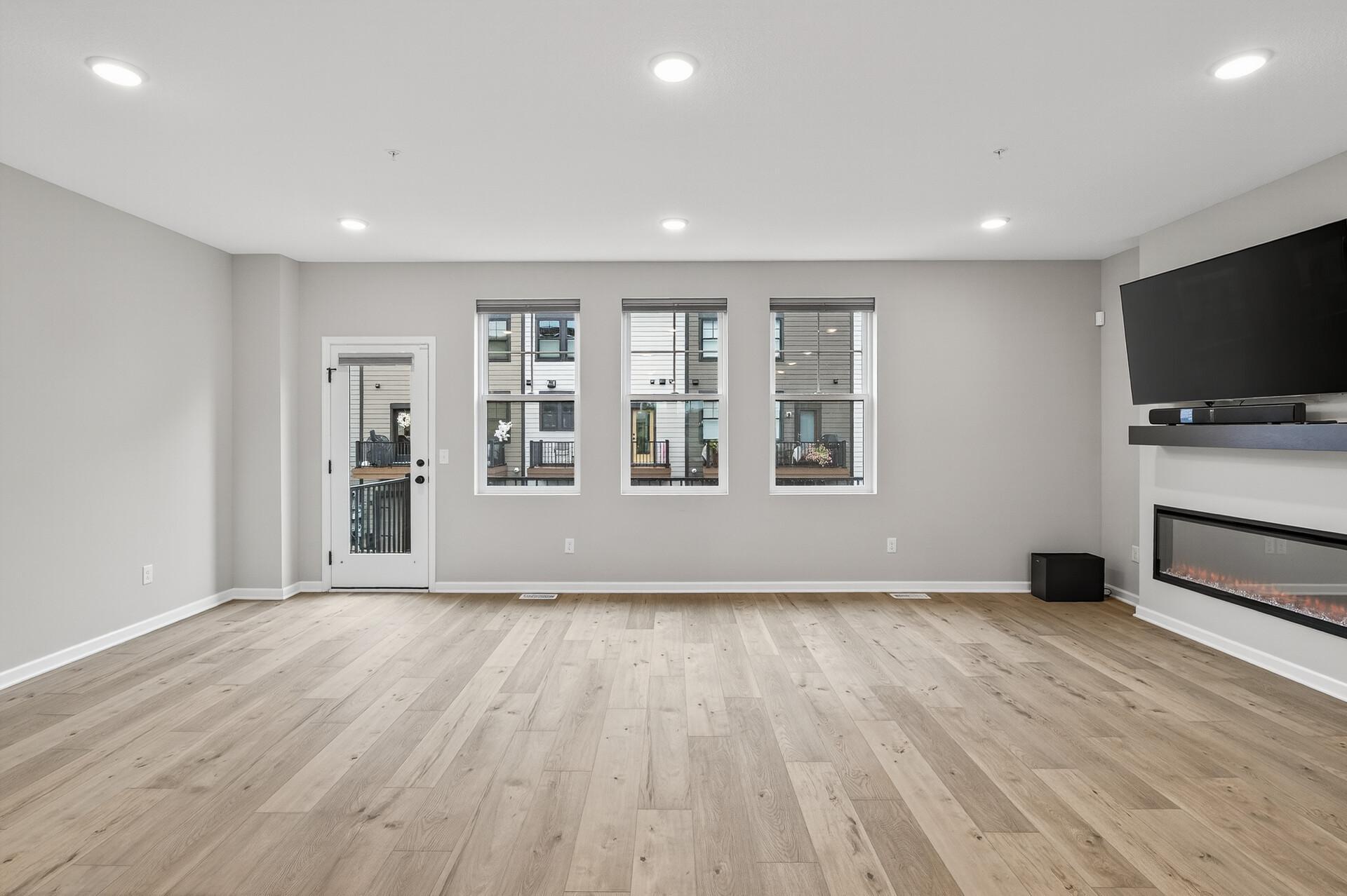 Saint Paul, Minnesota, 55116, United States, 4 Bedrooms Bedrooms, ,4 BathroomsBathrooms,Residential,Active,2003561