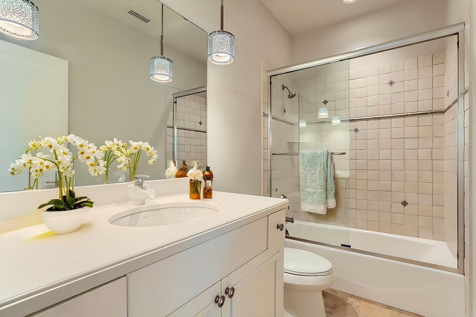 Minneapolis, Minnesota, 55405, United States, 3 Bedrooms Bedrooms, ,4 BathroomsBathrooms,Residential,Active,1769436