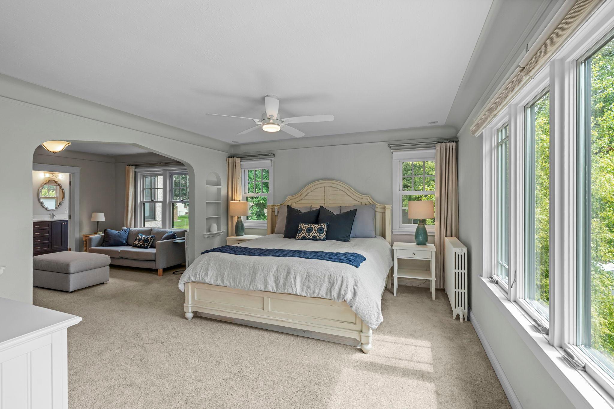 Saint Paul, Minnesota, 55116, United States, 4 Bedrooms Bedrooms, ,4 BathroomsBathrooms,Residential,Pending,1941368