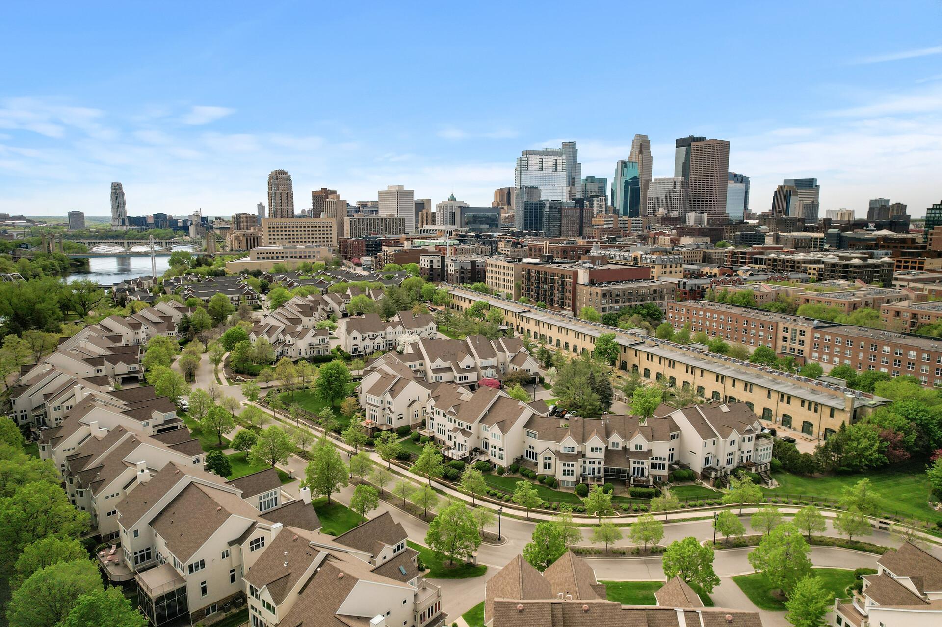 Minneapolis, Minnesota, 55401, United States, 4 Bedrooms Bedrooms, ,4 BathroomsBathrooms,Residential,Active,2003546