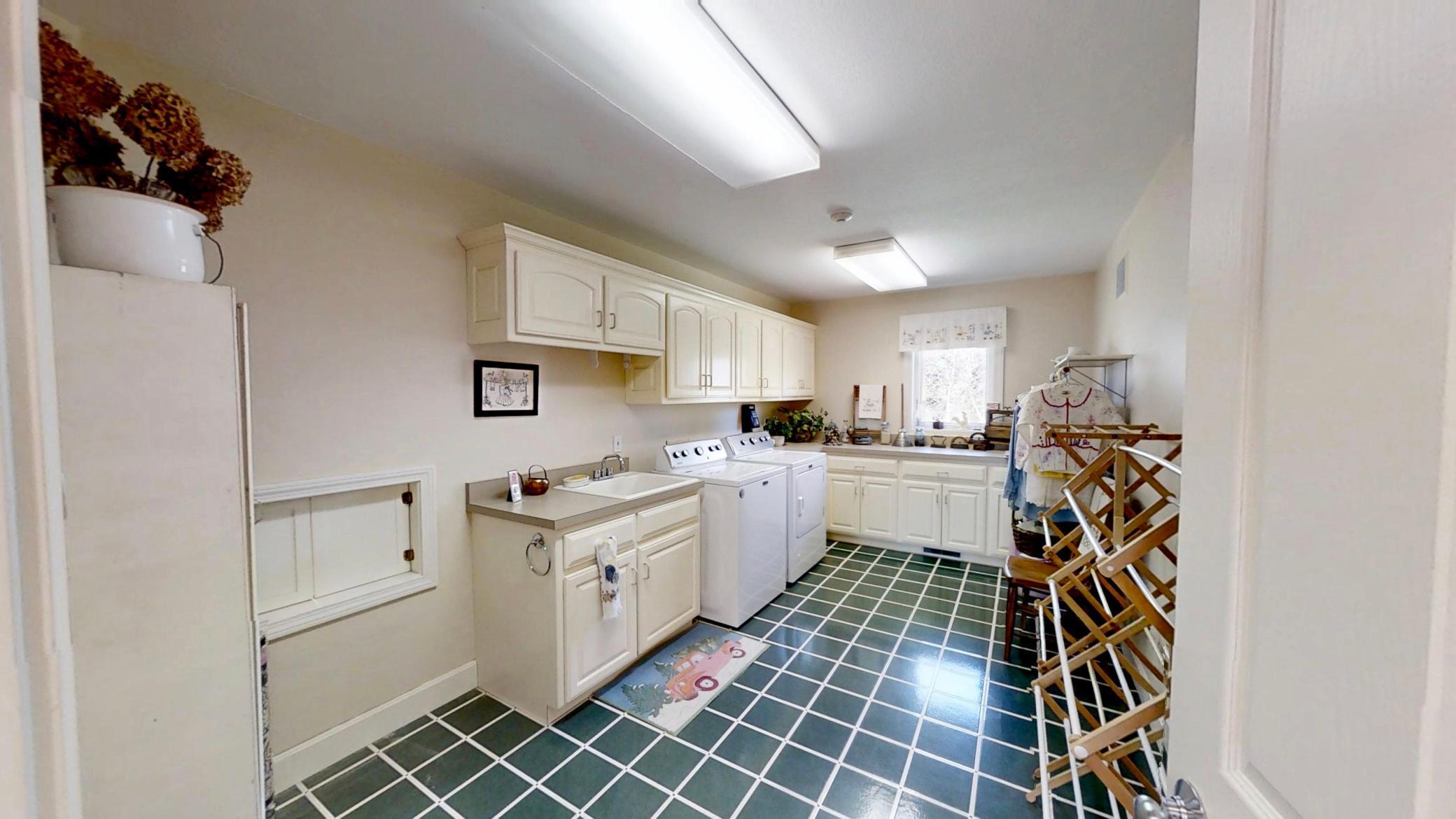 Northfield, Minnesota, 55057, United States, 3 Bedrooms Bedrooms, ,3 BathroomsBathrooms,Residential,Active,1920261