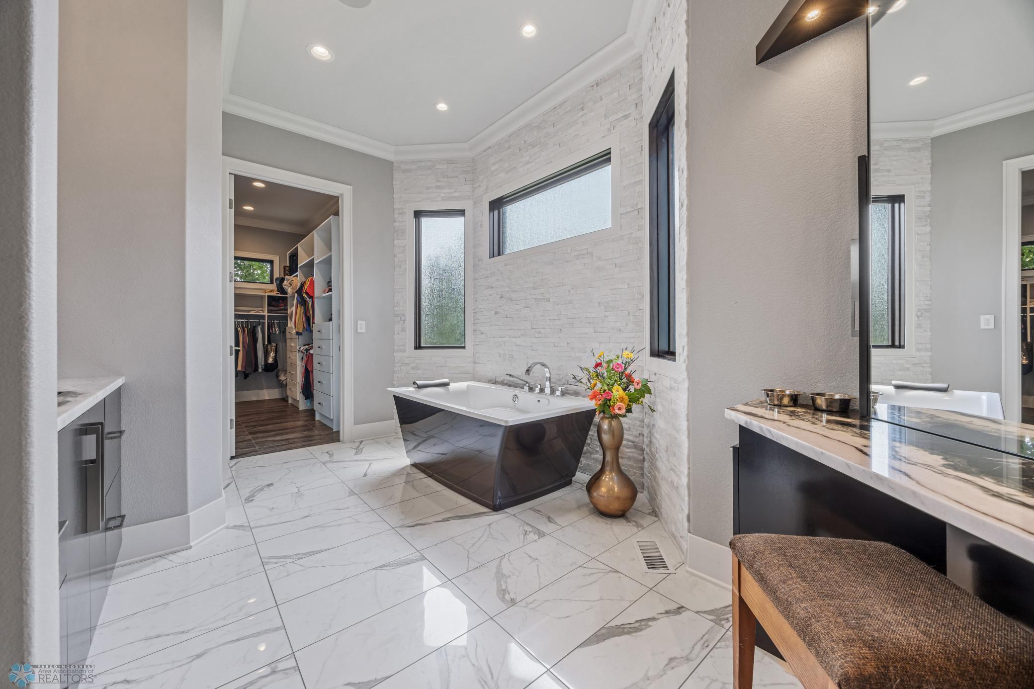 Fargo, North Dakota, 58104, United States, 5 Bedrooms Bedrooms, ,7 BathroomsBathrooms,Residential,Active,1941361