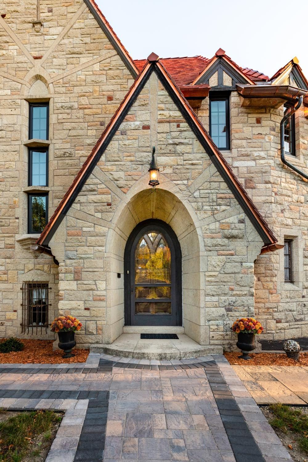 Winona, Minnesota, 55987, United States, 6 Bedrooms Bedrooms, ,6 BathroomsBathrooms,Residential,Active,1926925