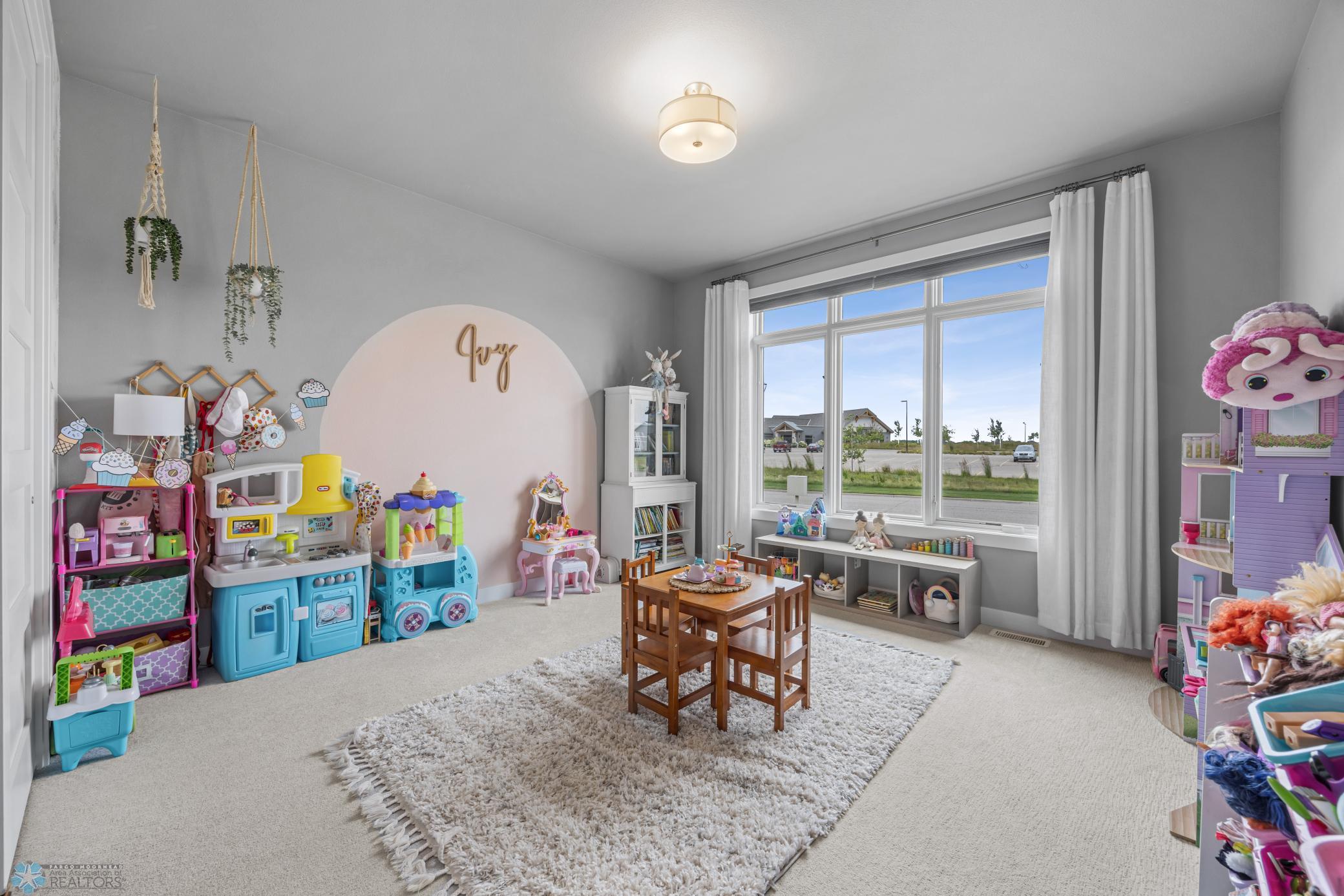 Oxbow, North Dakota, 58047, United States, 5 Bedrooms Bedrooms, ,3 BathroomsBathrooms,Residential,Active,1926894