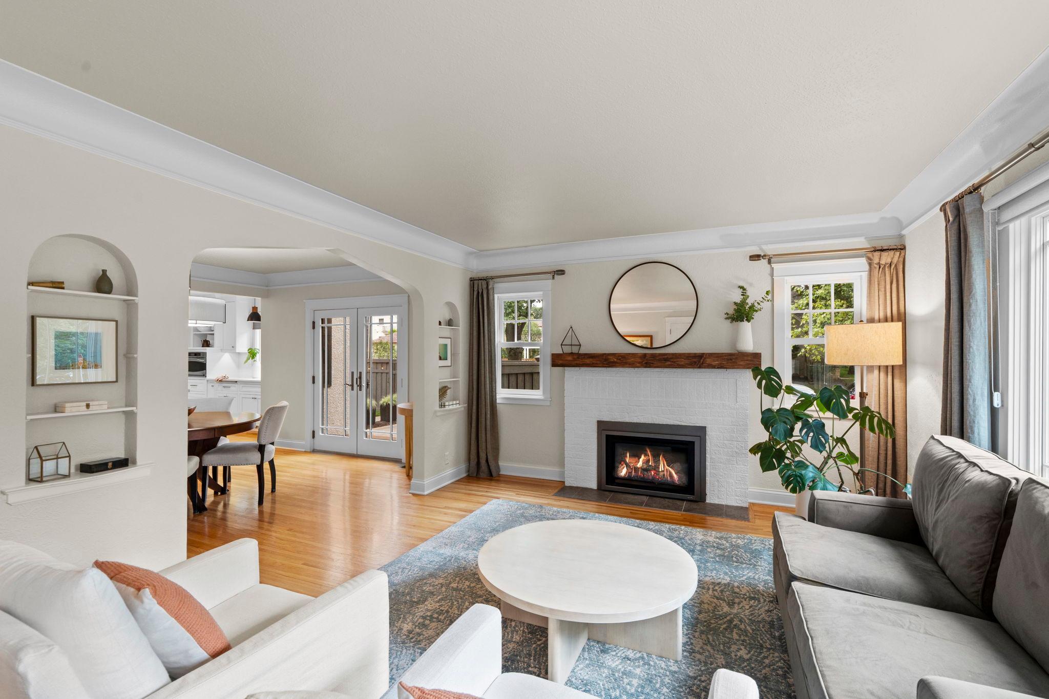 Saint Paul, Minnesota, 55116, United States, 4 Bedrooms Bedrooms, ,4 BathroomsBathrooms,Residential,Pending,1941368