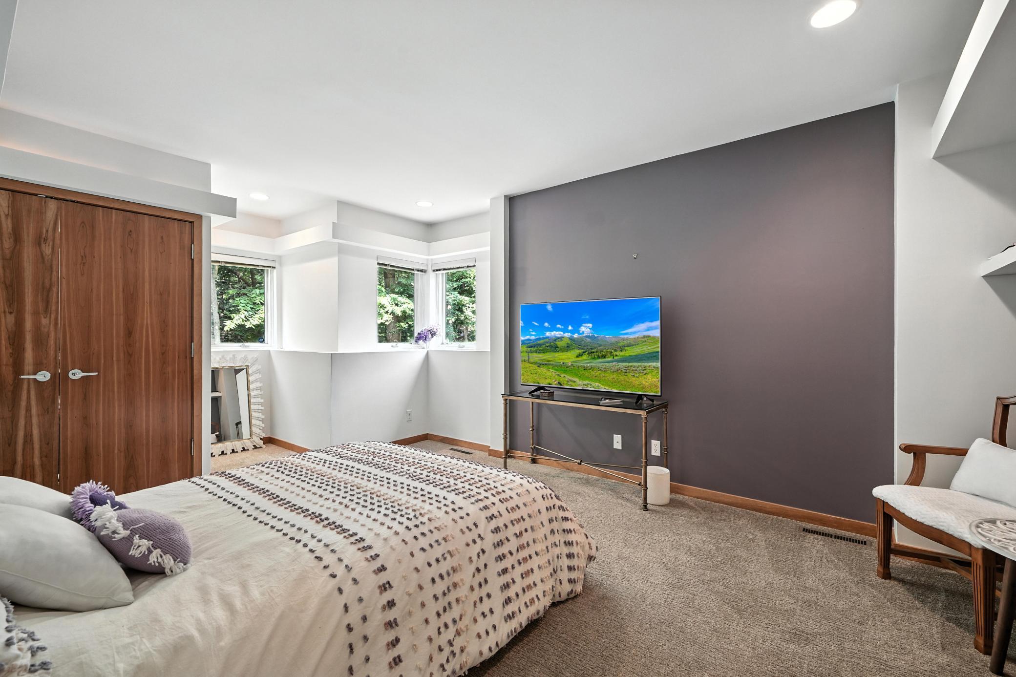 Minnetonka, Minnesota, 55345, United States, 5 Bedrooms Bedrooms, ,3 BathroomsBathrooms,Residential,Active,1971001