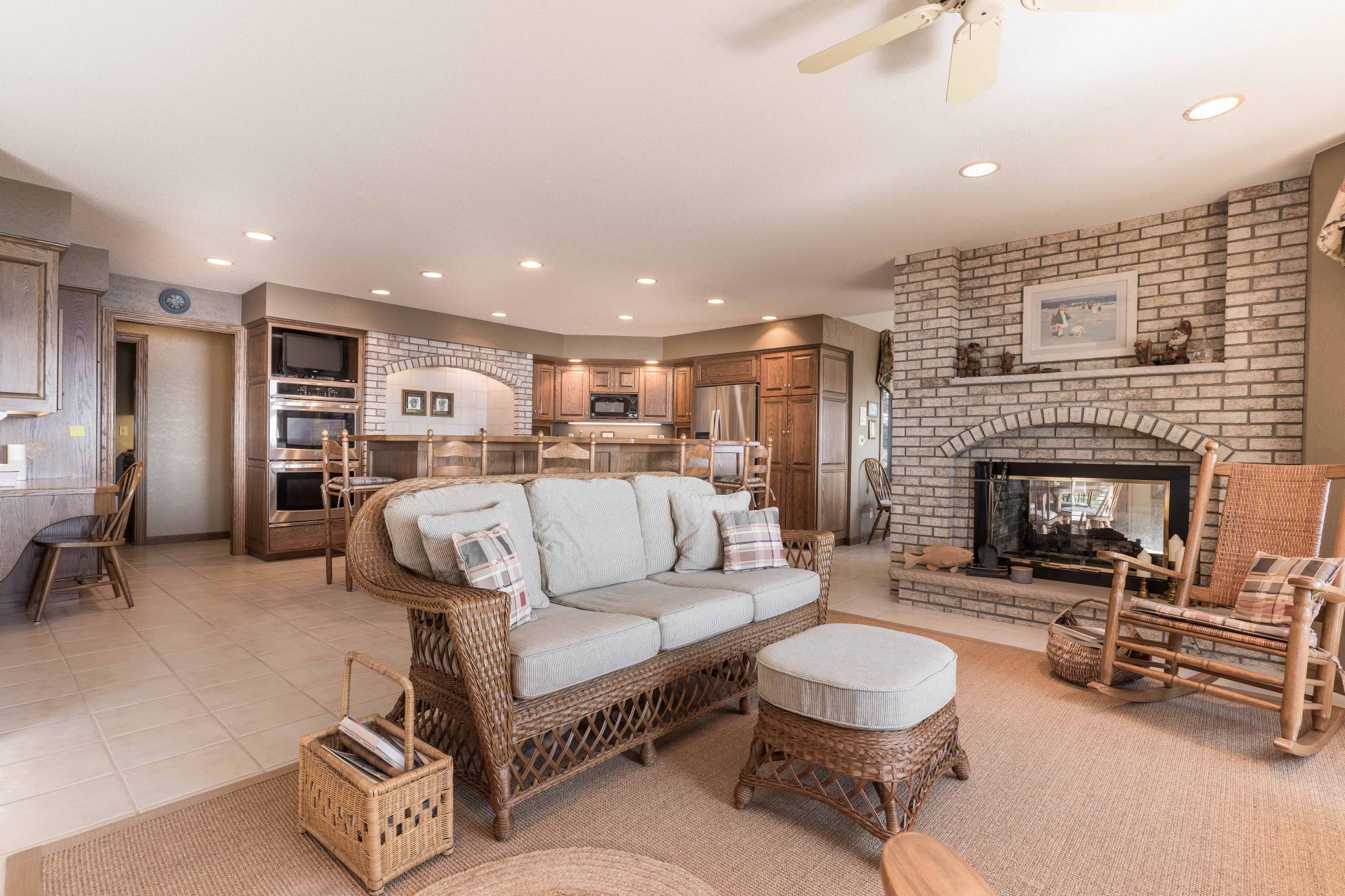 Alexandria, Minnesota, 56308, United States, 4 Bedrooms Bedrooms, ,6 BathroomsBathrooms,Residential,Active,1964256