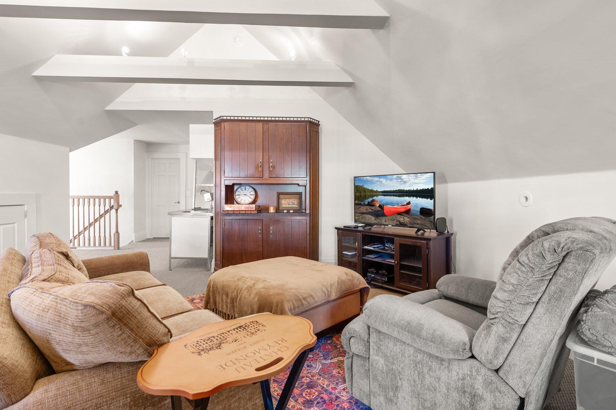 Saint Paul, Minnesota, 55105, United States, 6 Bedrooms Bedrooms, ,5 BathroomsBathrooms,Residential,Pending,2011867