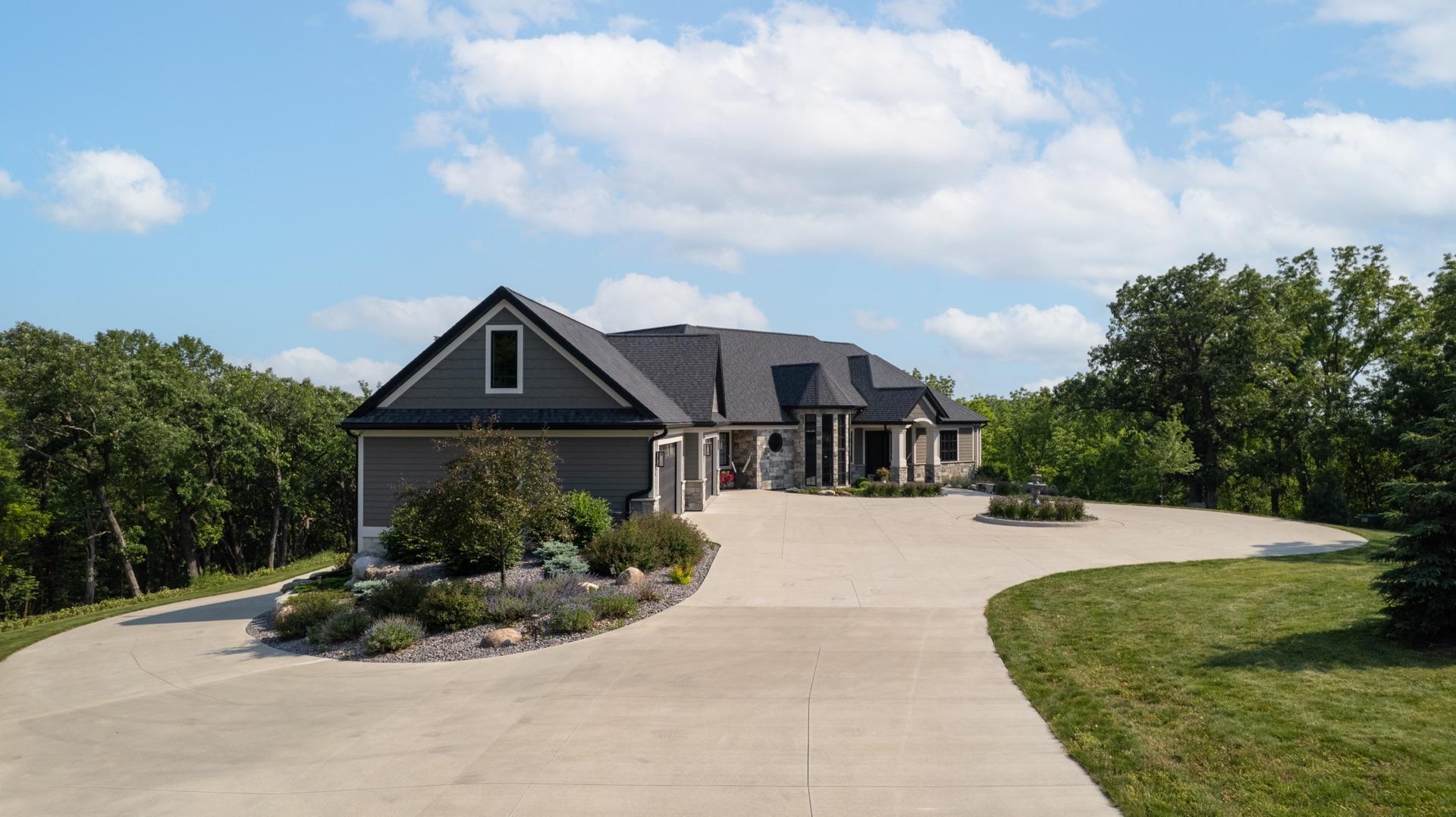 Rochester, Minnesota, 55902, United States, 4 Bedrooms Bedrooms, ,4 BathroomsBathrooms,Residential,Active,1853329