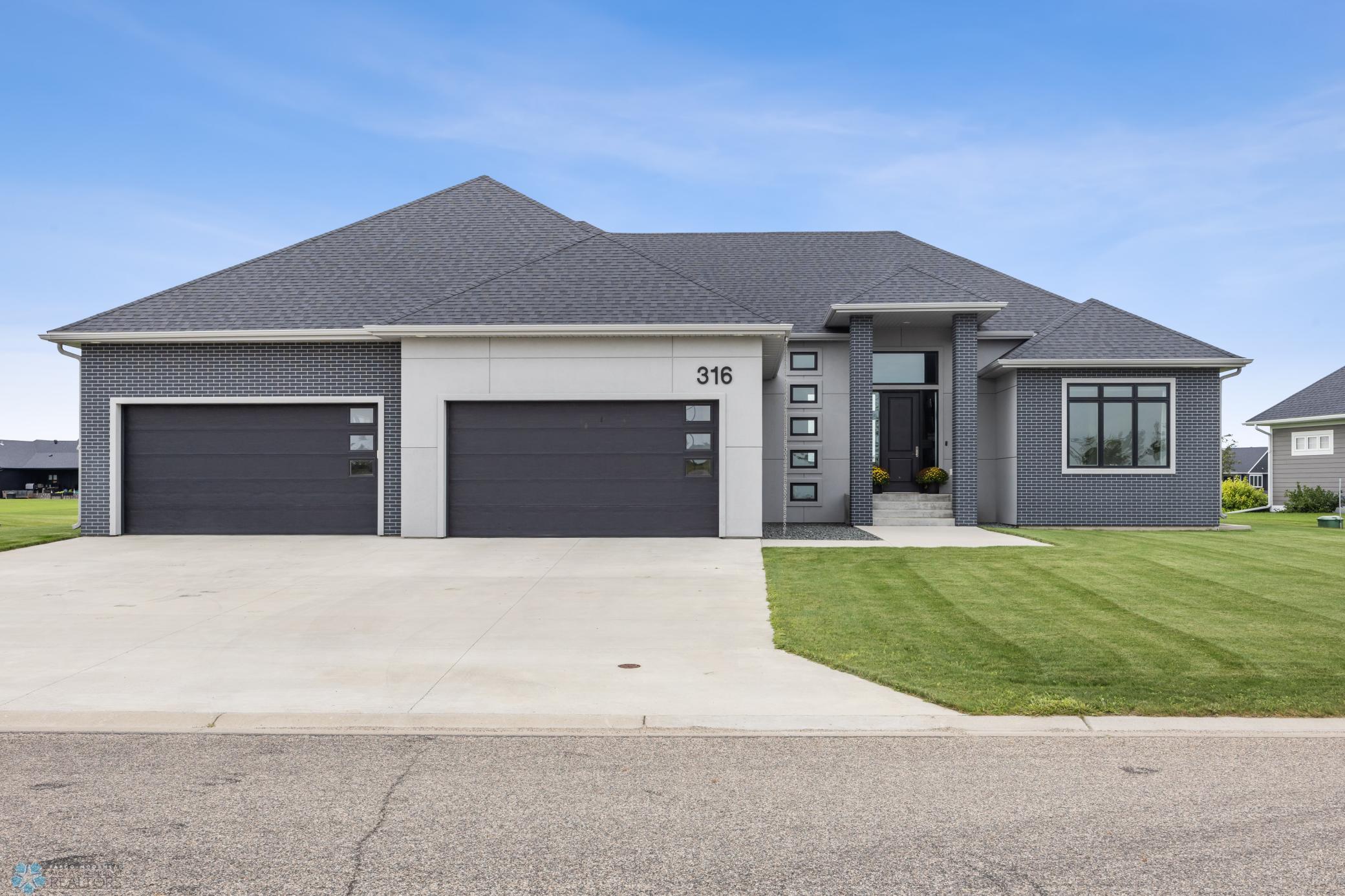 Oxbow, North Dakota, 58047, United States, 5 Bedrooms Bedrooms, ,3 BathroomsBathrooms,Residential,Active,1926894