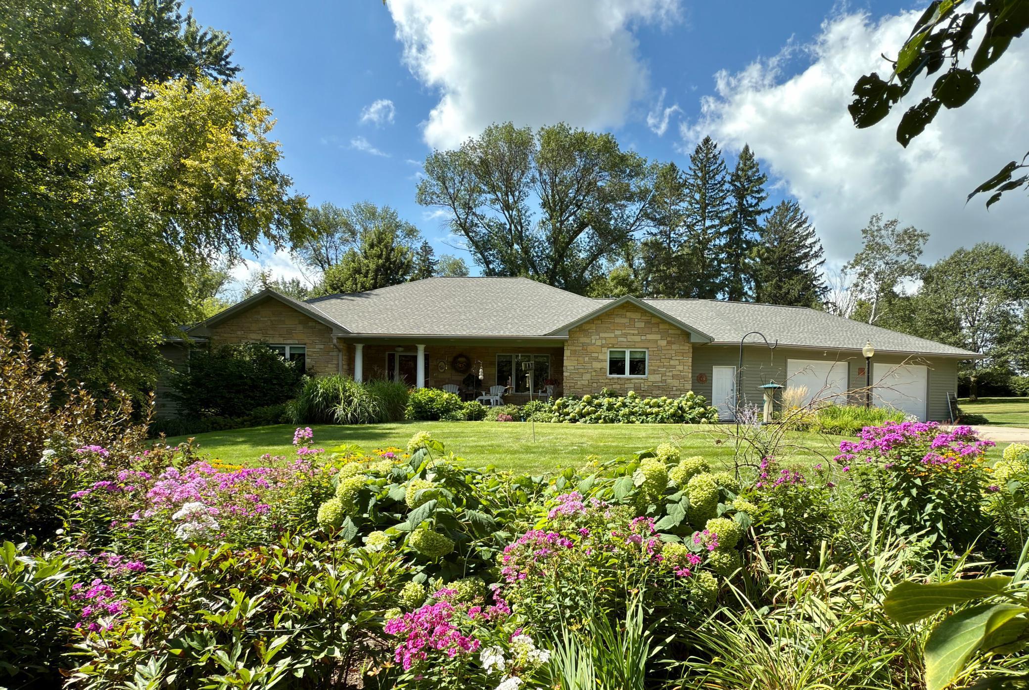 Northfield, Minnesota, 55057, United States, 3 Bedrooms Bedrooms, ,3 BathroomsBathrooms,Residential,Active,1920261