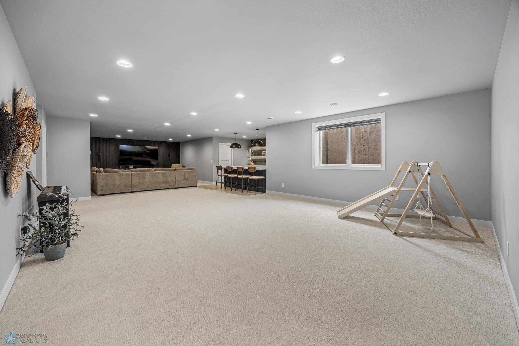 Oxbow, North Dakota, 58047, United States, 5 Bedrooms Bedrooms, ,3 BathroomsBathrooms,Residential,Active,1926894