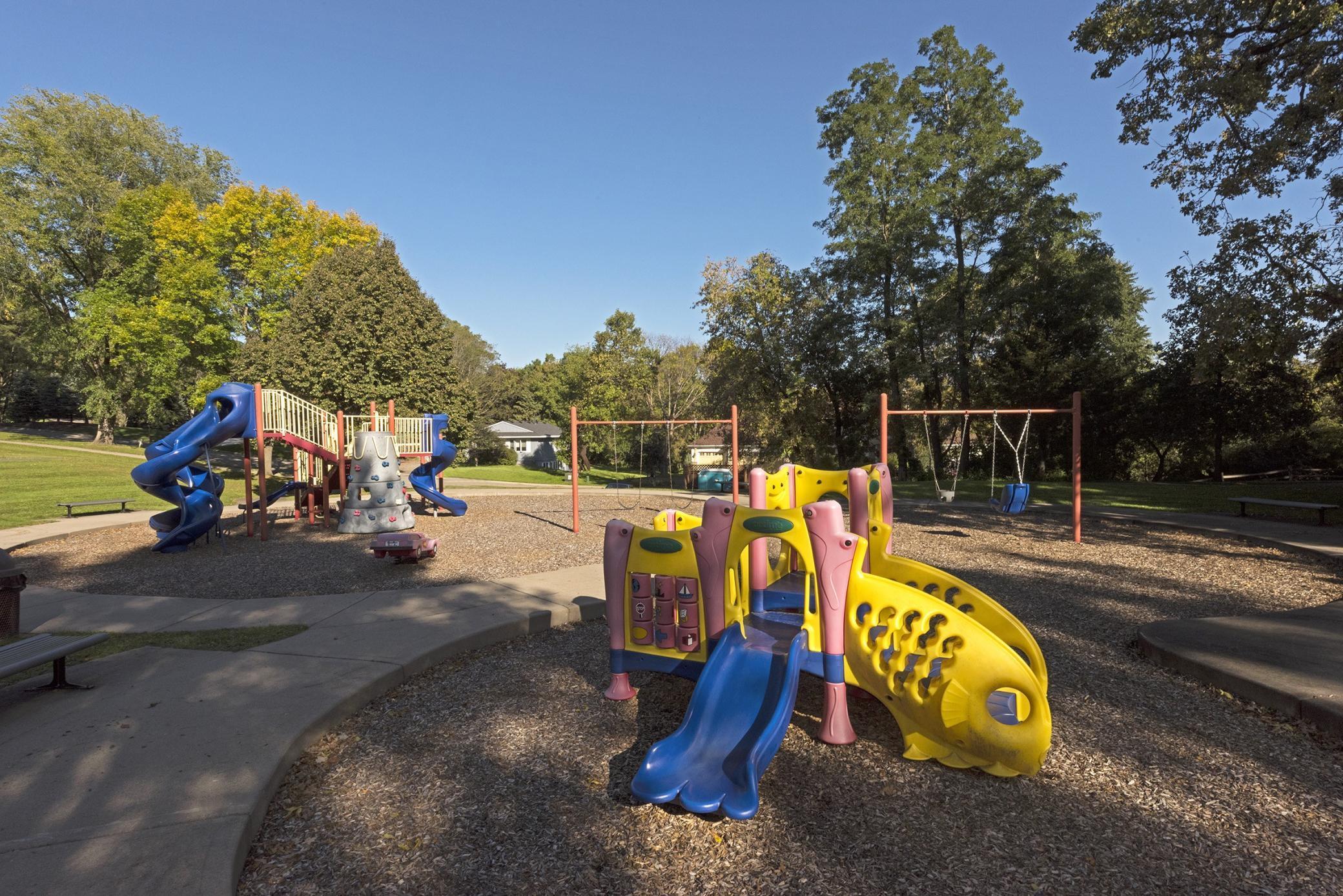 Minnetonka, Minnesota, 55391, United States, 5 Bedrooms Bedrooms, ,5 BathroomsBathrooms,Residential,Active,2010147