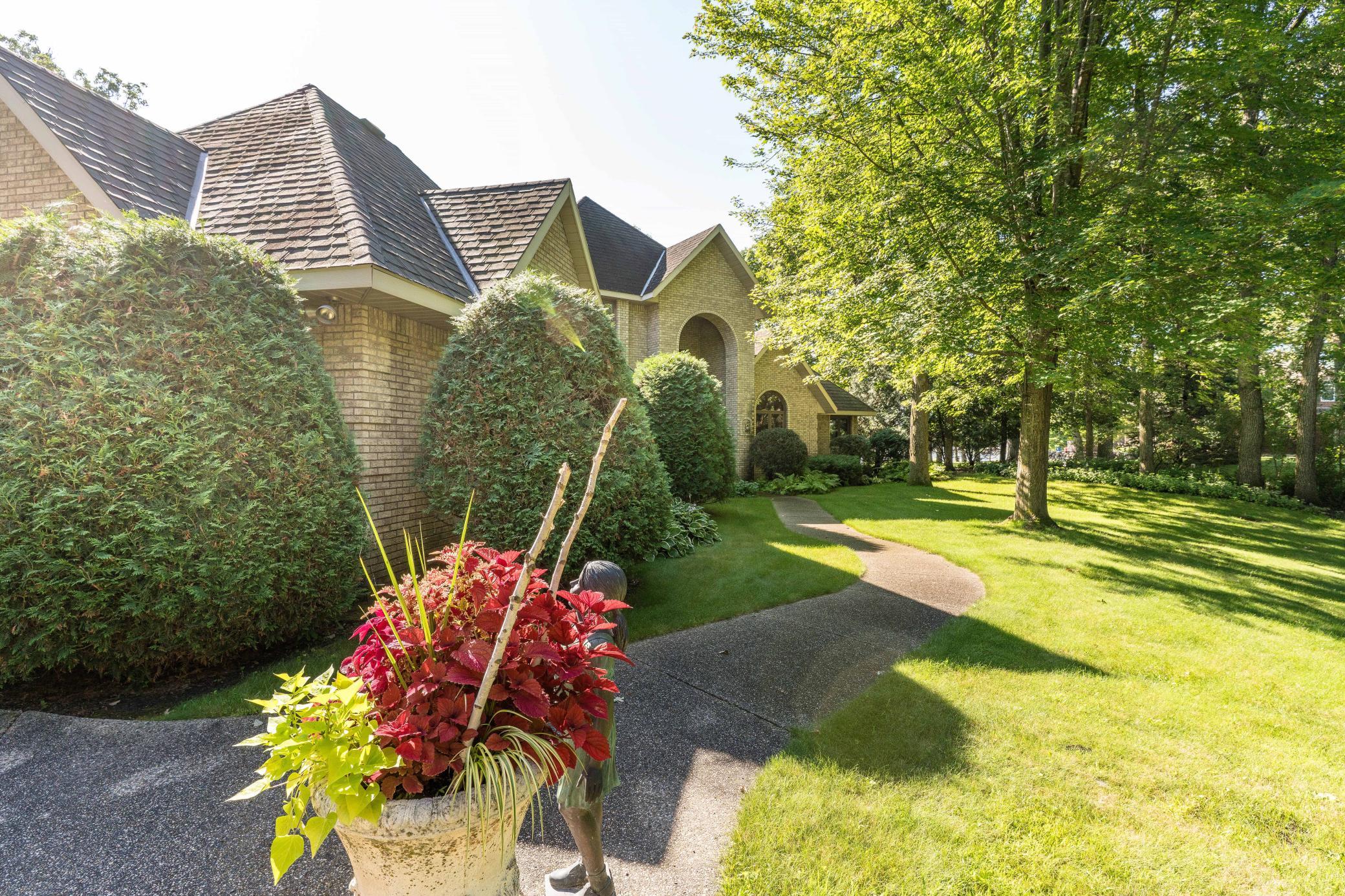 Alexandria, Minnesota, 56308, United States, 4 Bedrooms Bedrooms, ,6 BathroomsBathrooms,Residential,Active,1964256