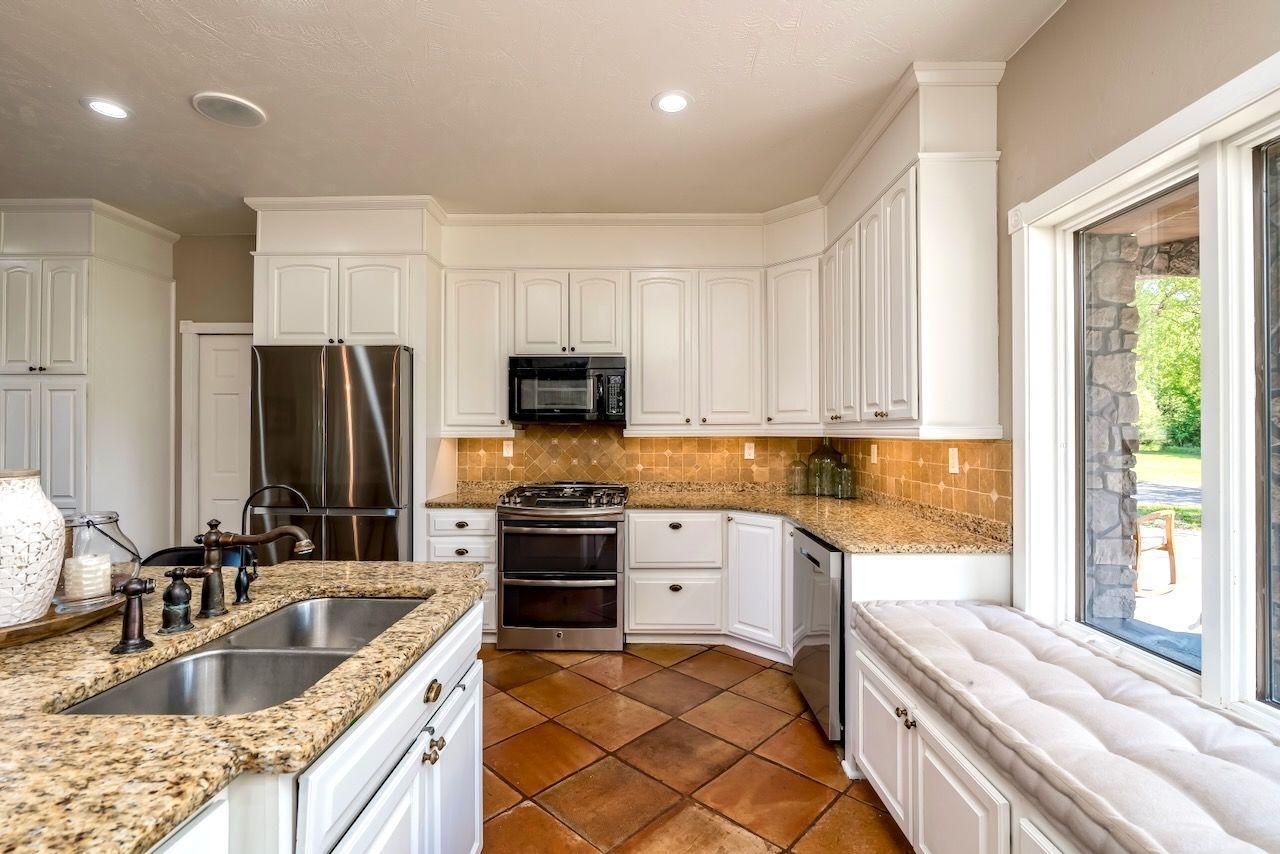 Elysian, Minnesota, 56028, United States, 6 Bedrooms Bedrooms, ,6 BathroomsBathrooms,Residential,Active,1831792