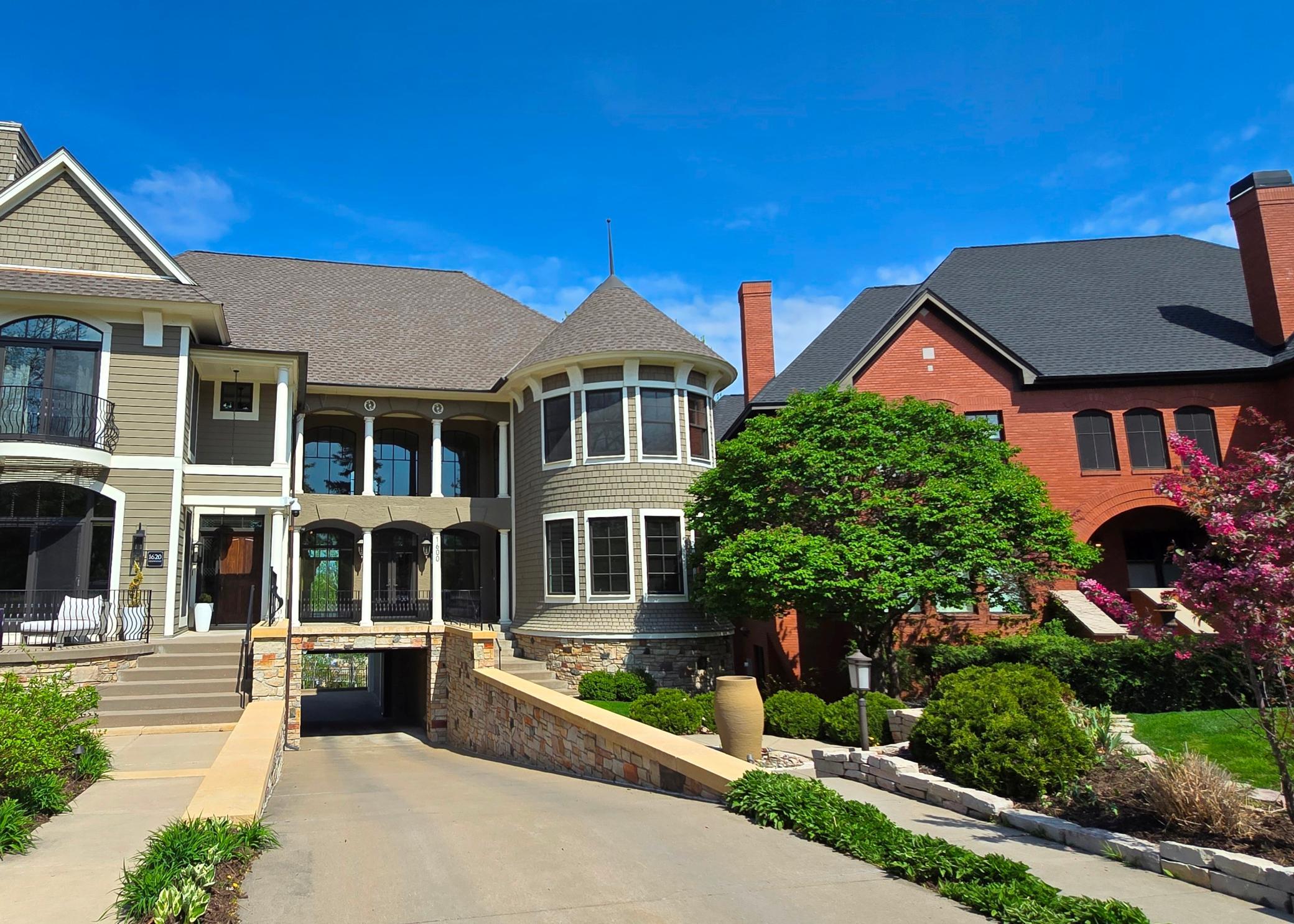 Minneapolis, Minnesota, 55405, United States, 3 Bedrooms Bedrooms, ,4 BathroomsBathrooms,Residential,Active,1769436