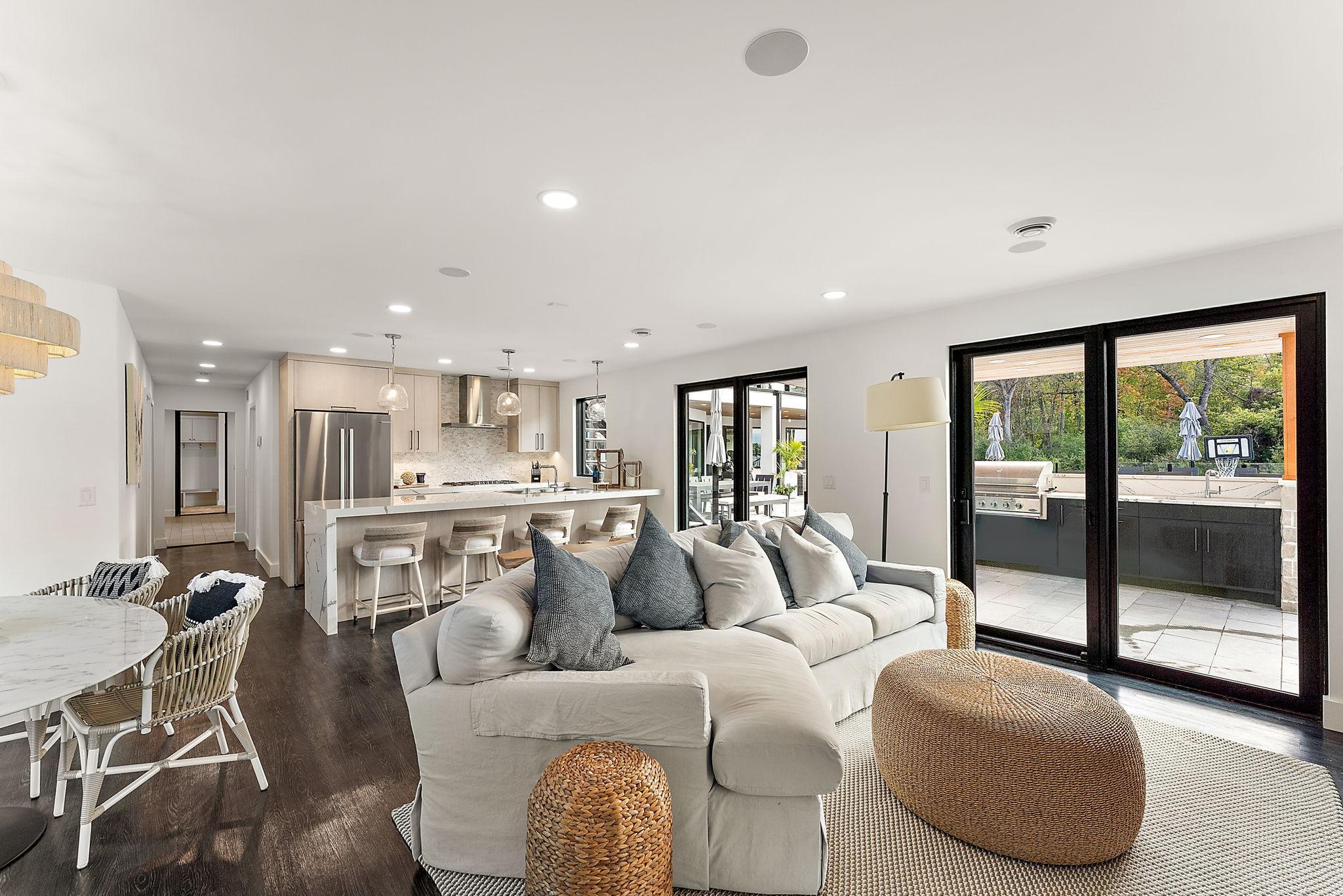 Wayzata, Minnesota, 55391, United States, 8 Bedrooms Bedrooms, ,11 BathroomsBathrooms,Residential,Active,1959932