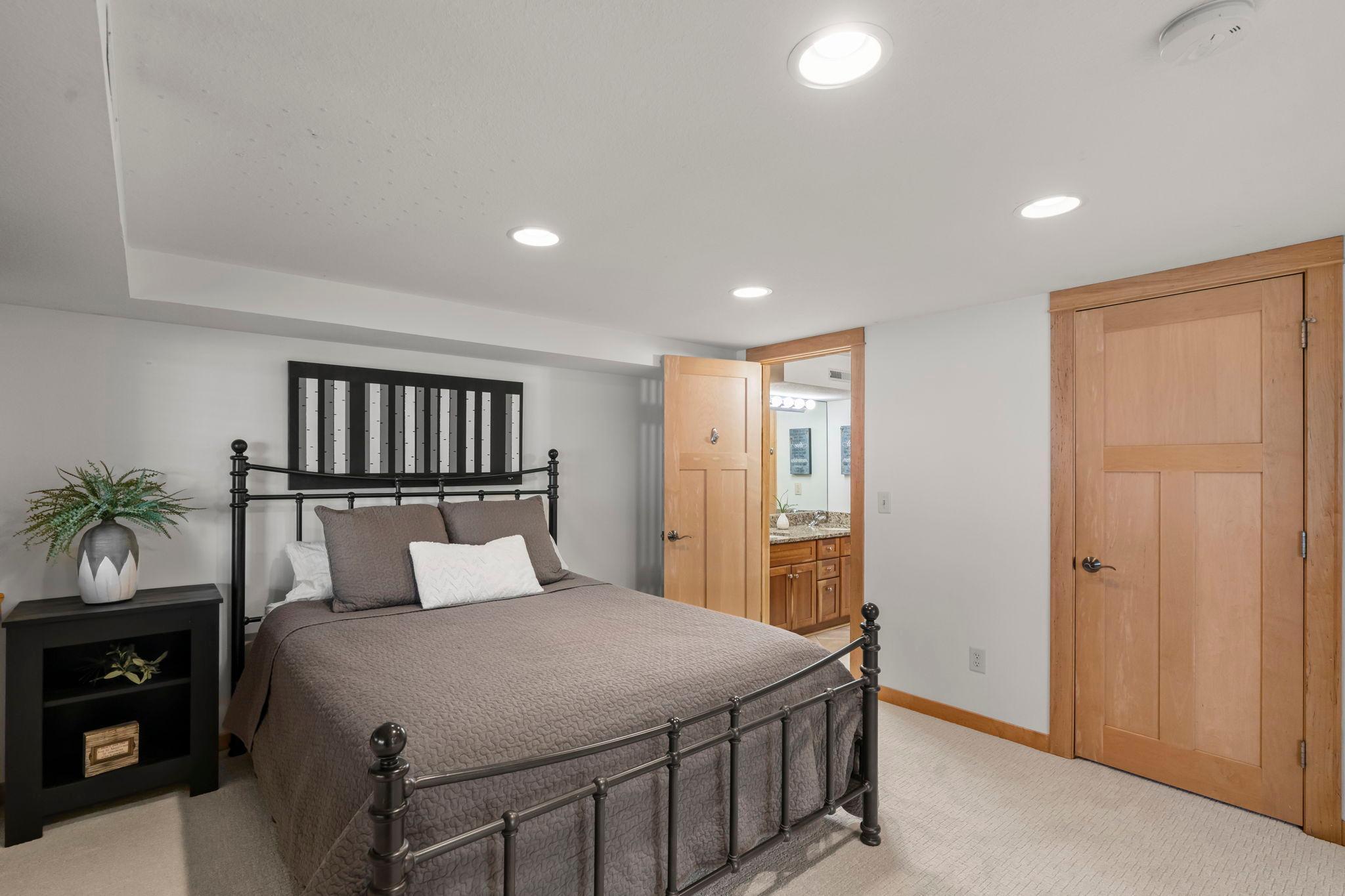 Arden Hills, Minnesota, 55112, United States, 4 Bedrooms Bedrooms, ,3 BathroomsBathrooms,Residential,Active,1973290