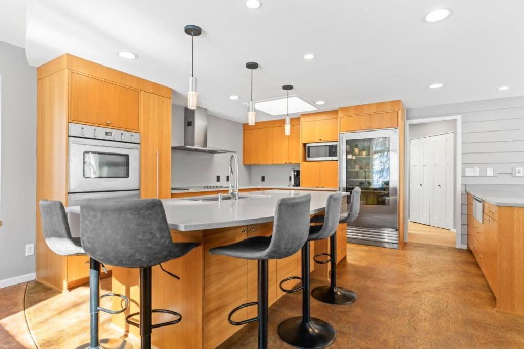 Rochester, Minnesota, 55902, United States, 5 Bedrooms Bedrooms, ,3 BathroomsBathrooms,Residential,Active,1899217