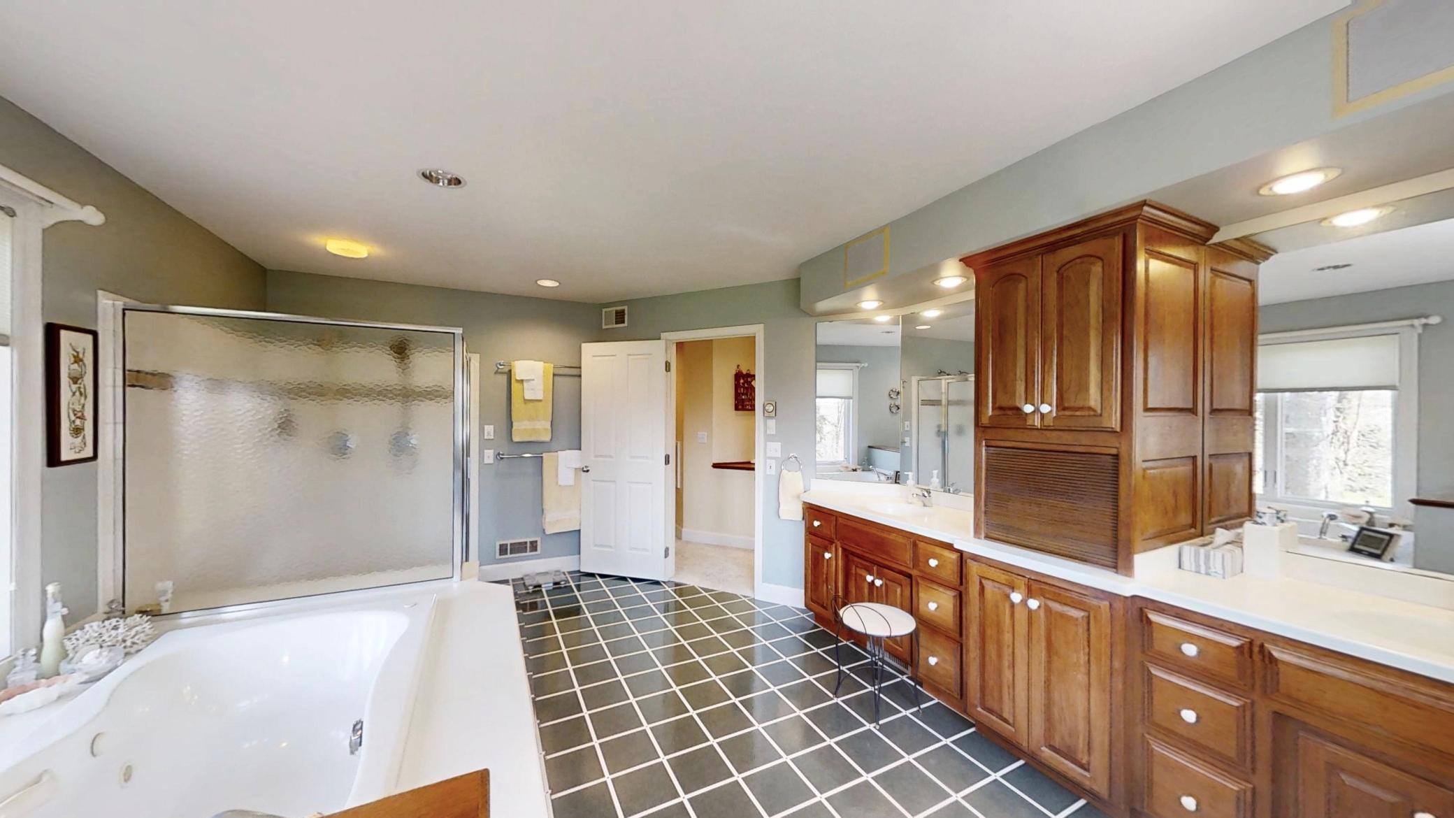 Northfield, Minnesota, 55057, United States, 3 Bedrooms Bedrooms, ,3 BathroomsBathrooms,Residential,Active,1920261