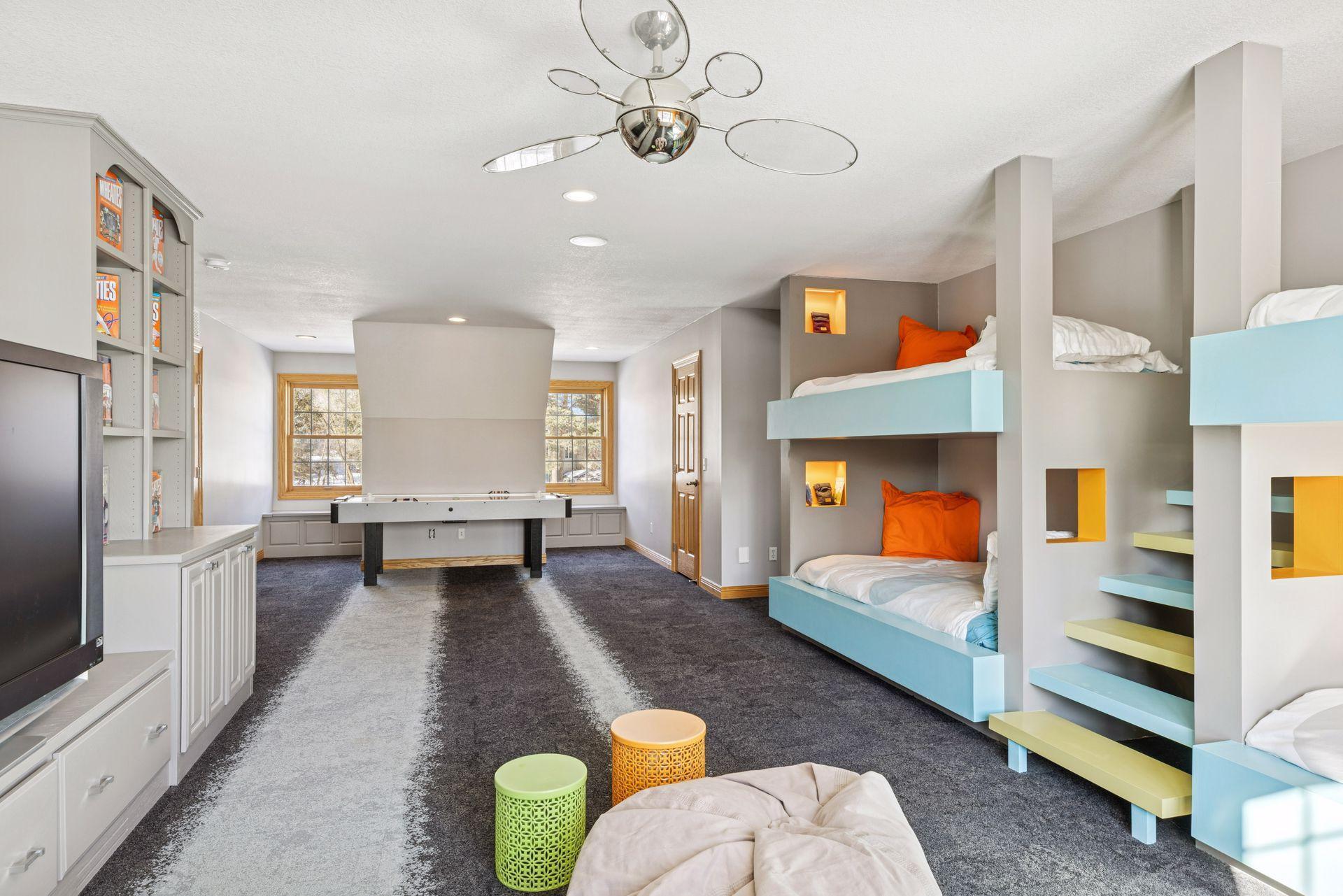 West Saint Paul, Minnesota, 55118, United States, 5 Bedrooms Bedrooms, ,5 BathroomsBathrooms,Residential,Active,2013431