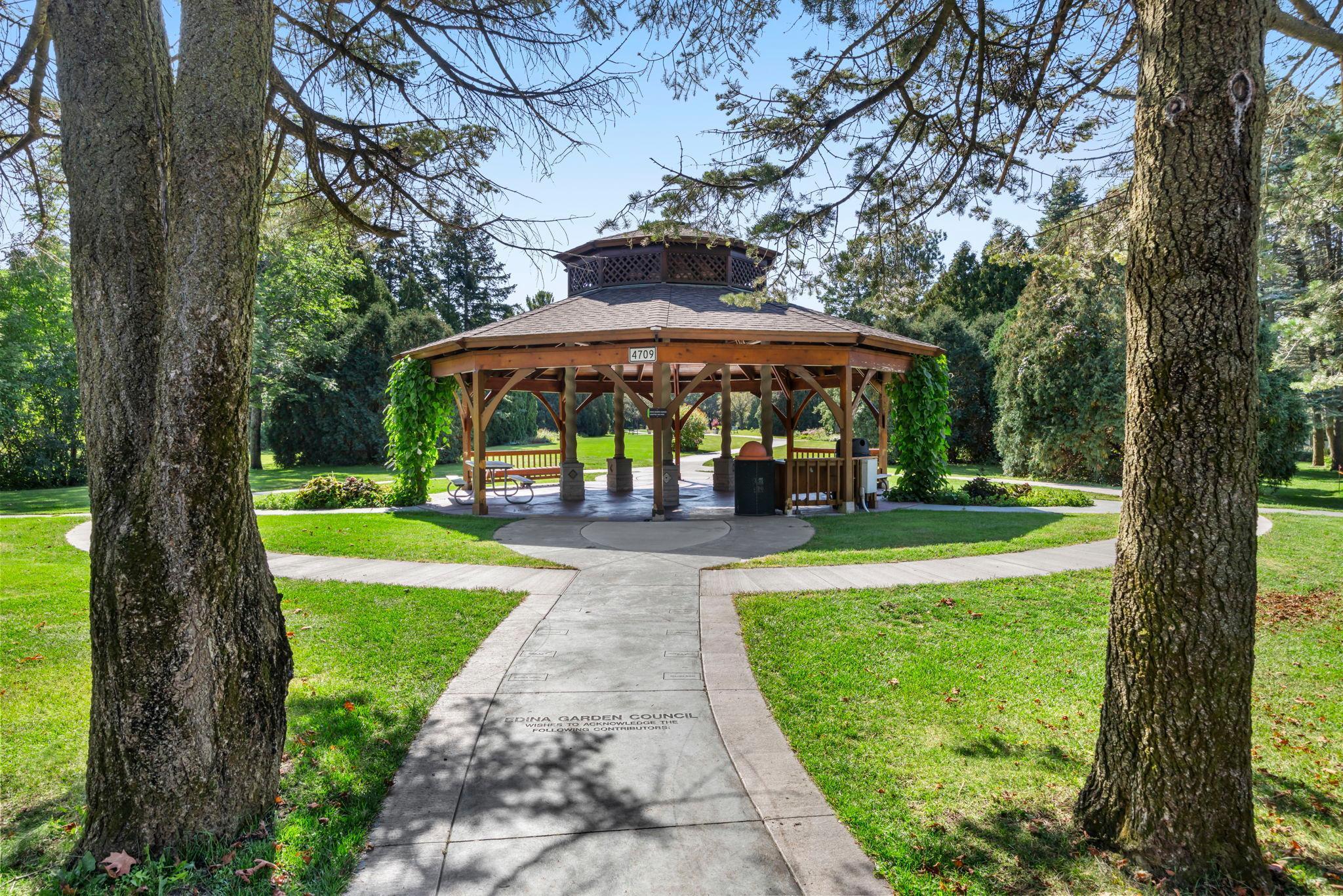 Minneapolis, Minnesota, 55435, United States, 5 Bedrooms Bedrooms, ,5 BathroomsBathrooms,Residential,Active,1944270