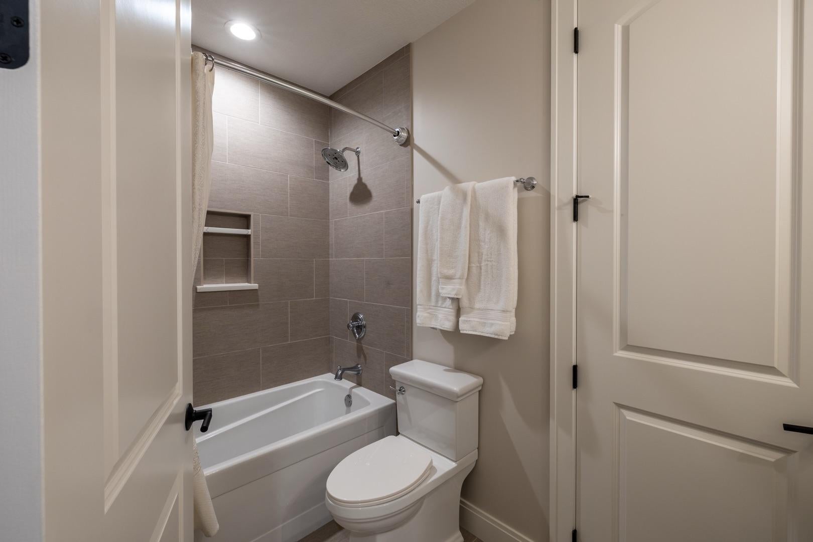 Rochester, Minnesota, 55902, United States, 4 Bedrooms Bedrooms, ,4 BathroomsBathrooms,Residential,Active,1853329