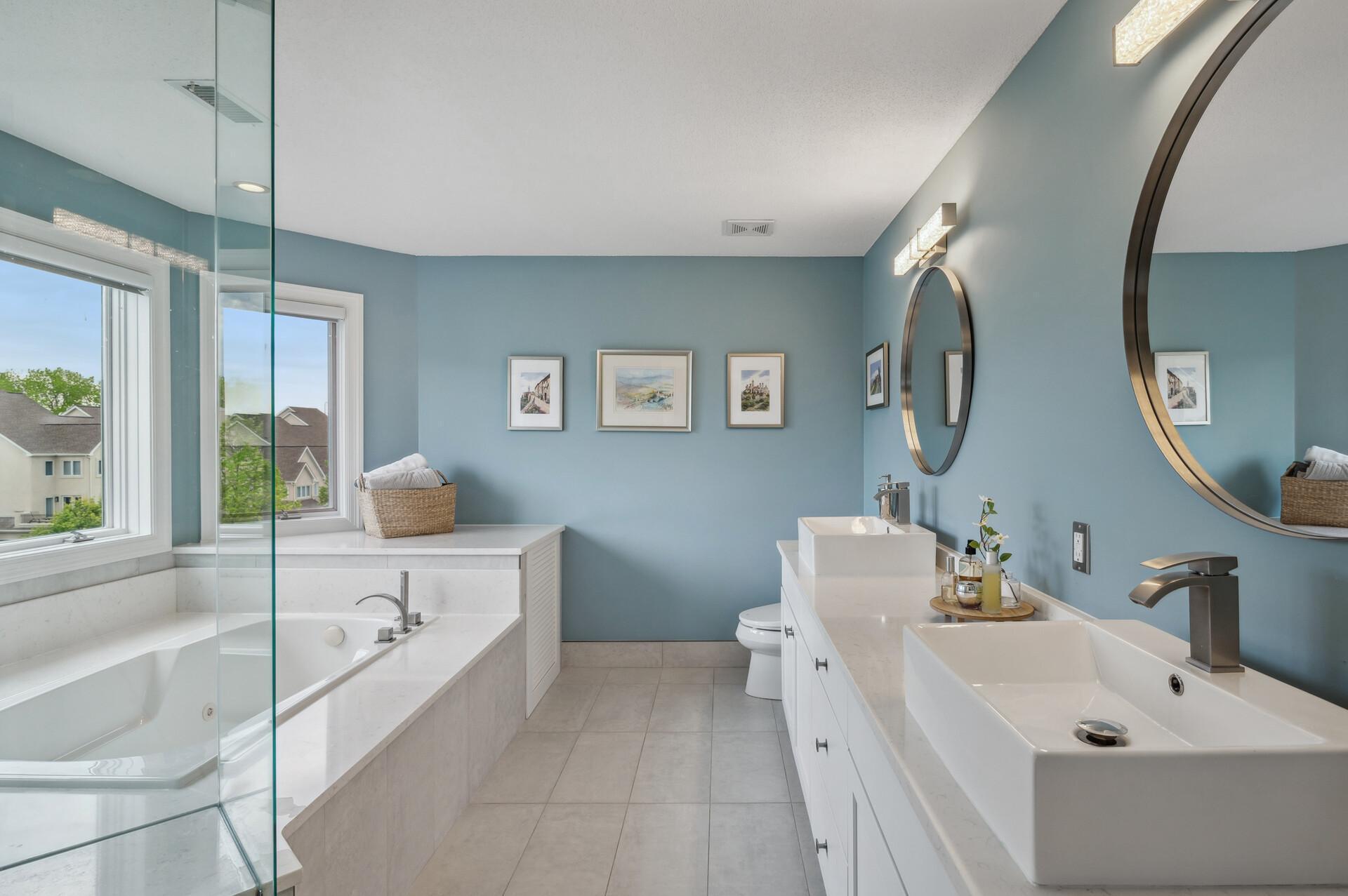 Minneapolis, Minnesota, 55401, United States, 4 Bedrooms Bedrooms, ,4 BathroomsBathrooms,Residential,Active,2003546